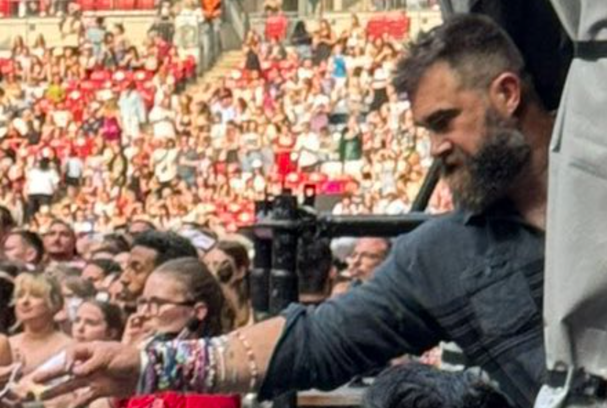 Jason Kelce arrives at Taylor Swift's Eras Tour wearing a ton of friendship bracelets