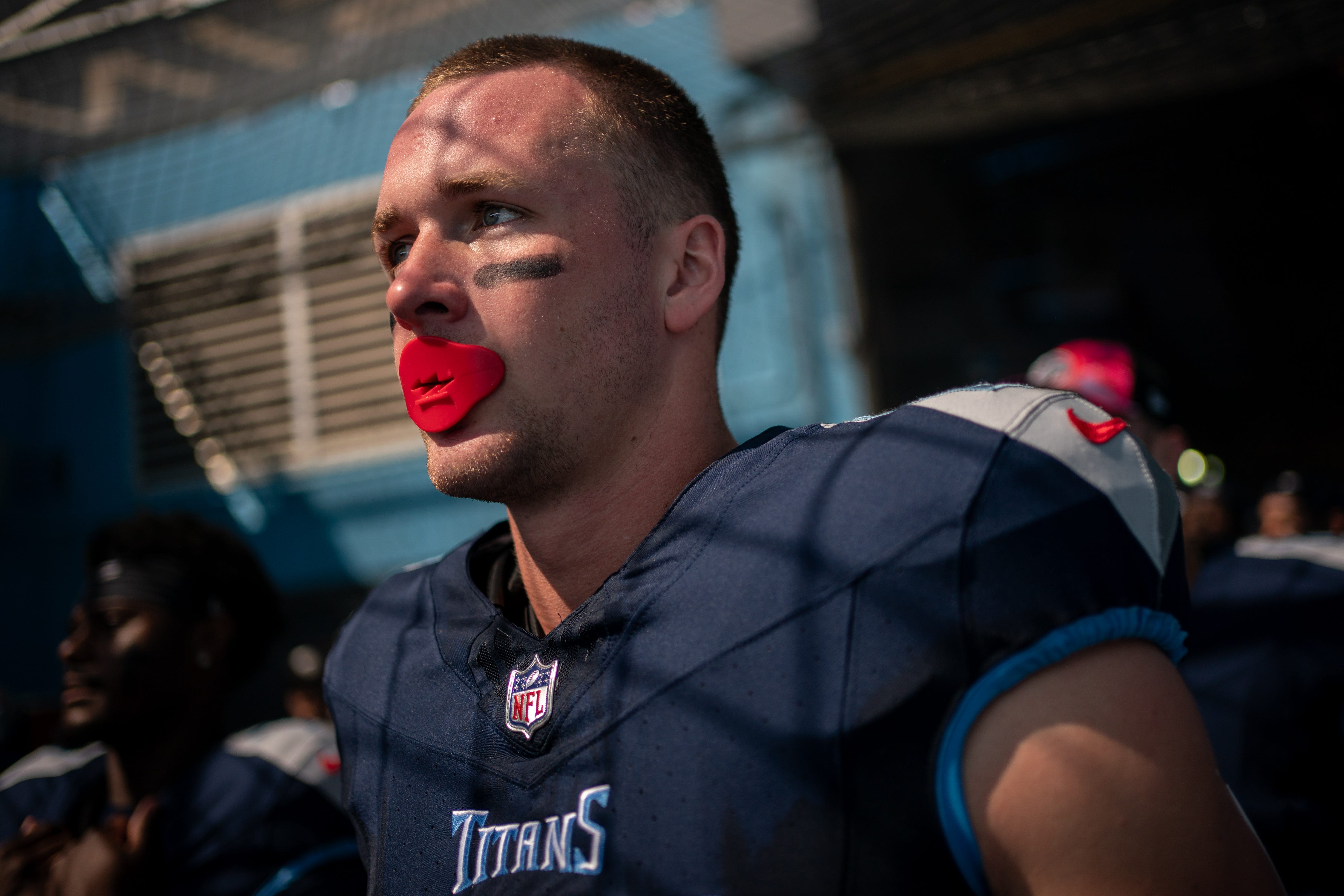 Tennessee Titans tight end Josh Whyle (81) prepares to head to the field before a game against the Cincinnati Bengals at Nissan Stadium in Nashville, Tenn., Sunday, Oct. 1, 2023 Andrew Nelles / The Tennessean-USA TODAY NETWORK