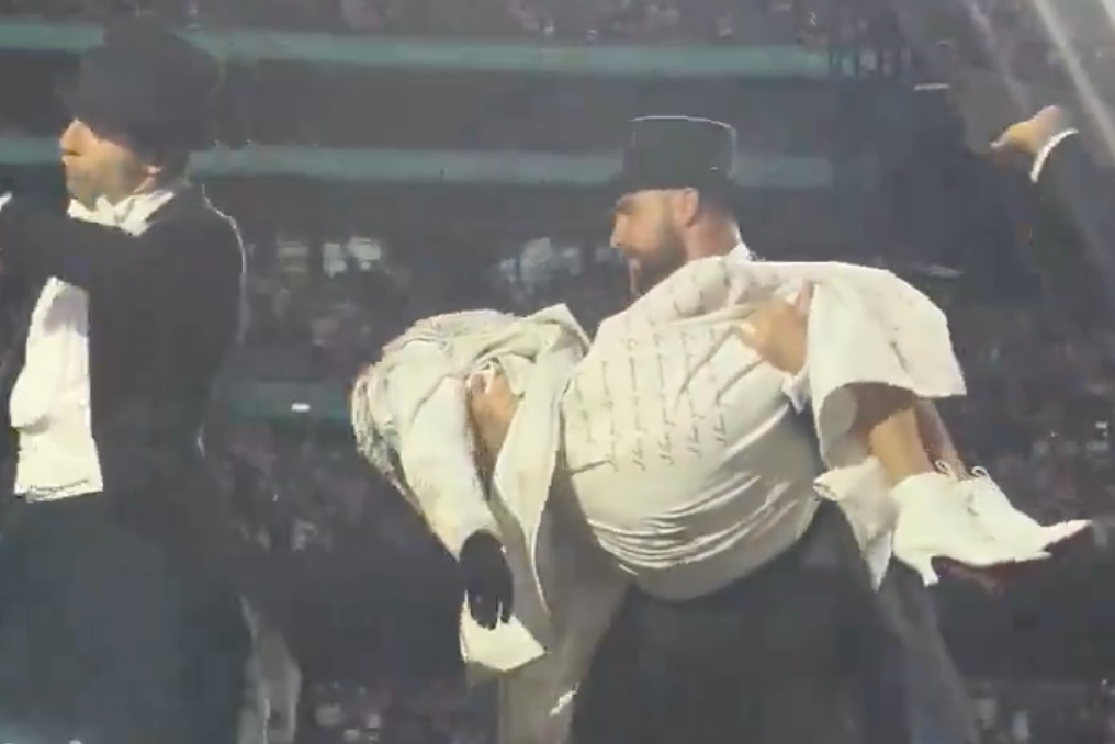Travis Kelce carries Taylor Swift during Sunday night's Eras Tour show at Wembley Stadium
