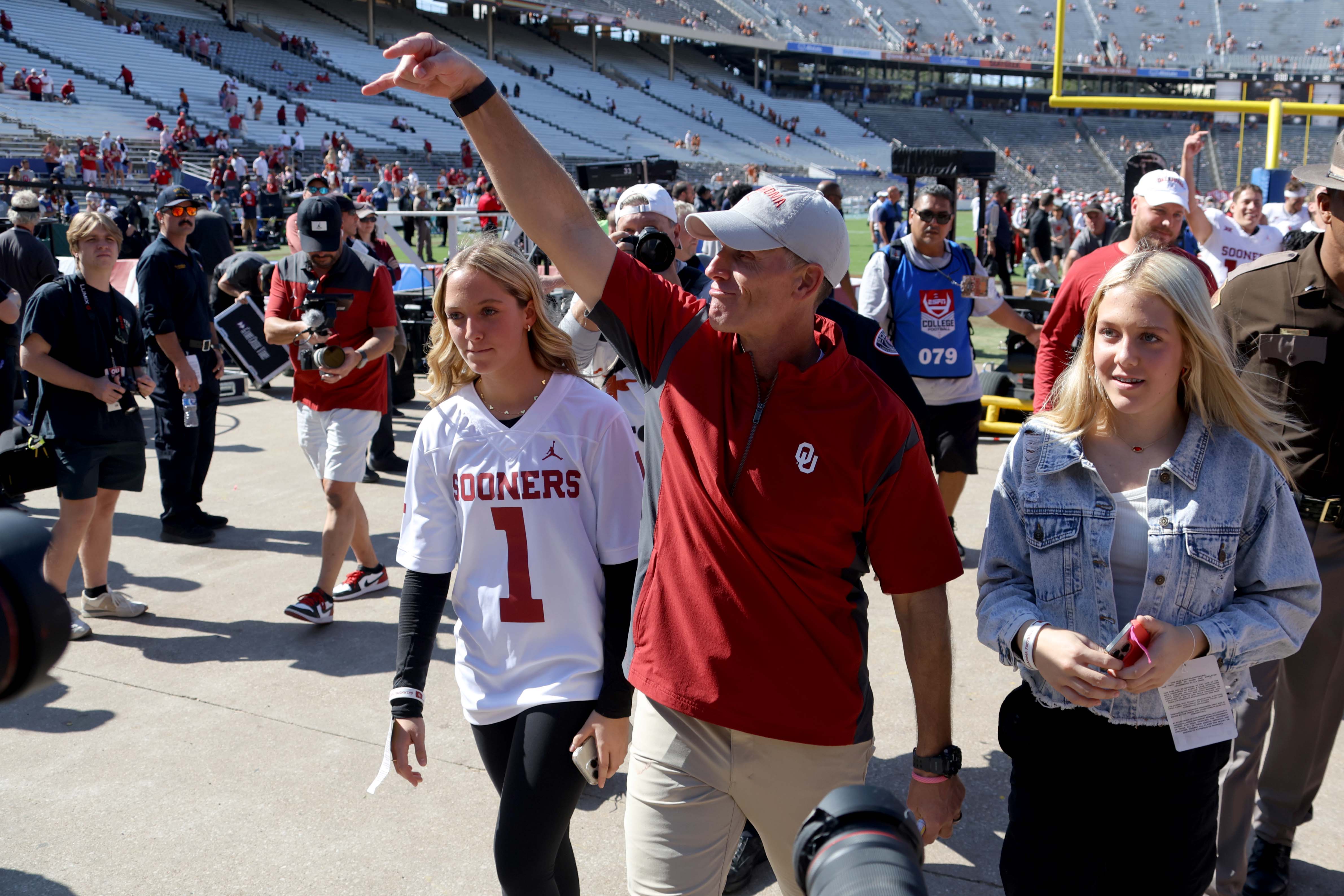 Oklahoma University Brent Venables Horns Down