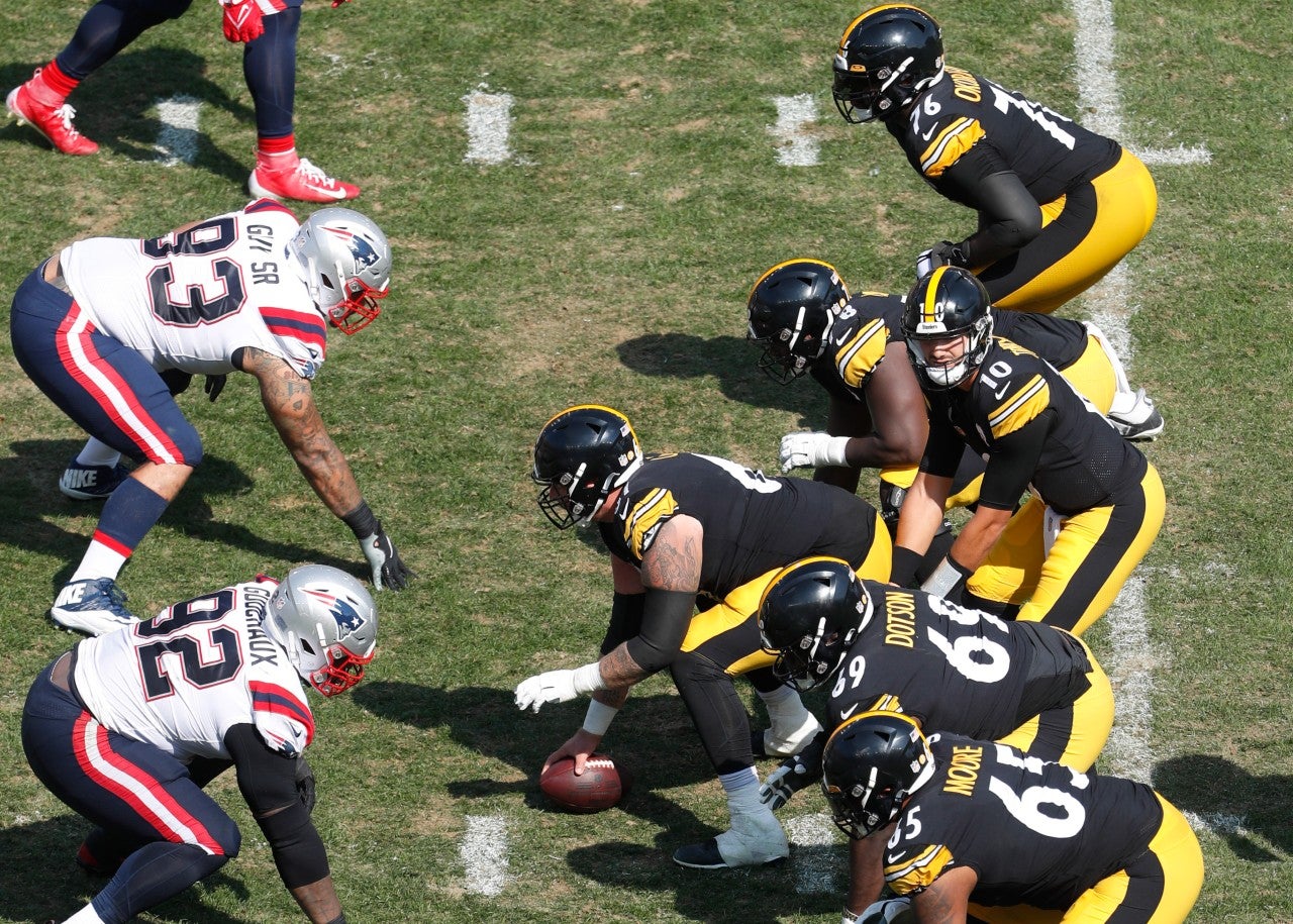 Sep 18, 2022; Pittsburgh, Pennsylvania, USA; The Pittsburgh Steelers offense lines up against the New England Patriots defense during the third quarter at Acrisure Stadium. Mandatory Credit: Charles LeClaire-USA TODAY Sports