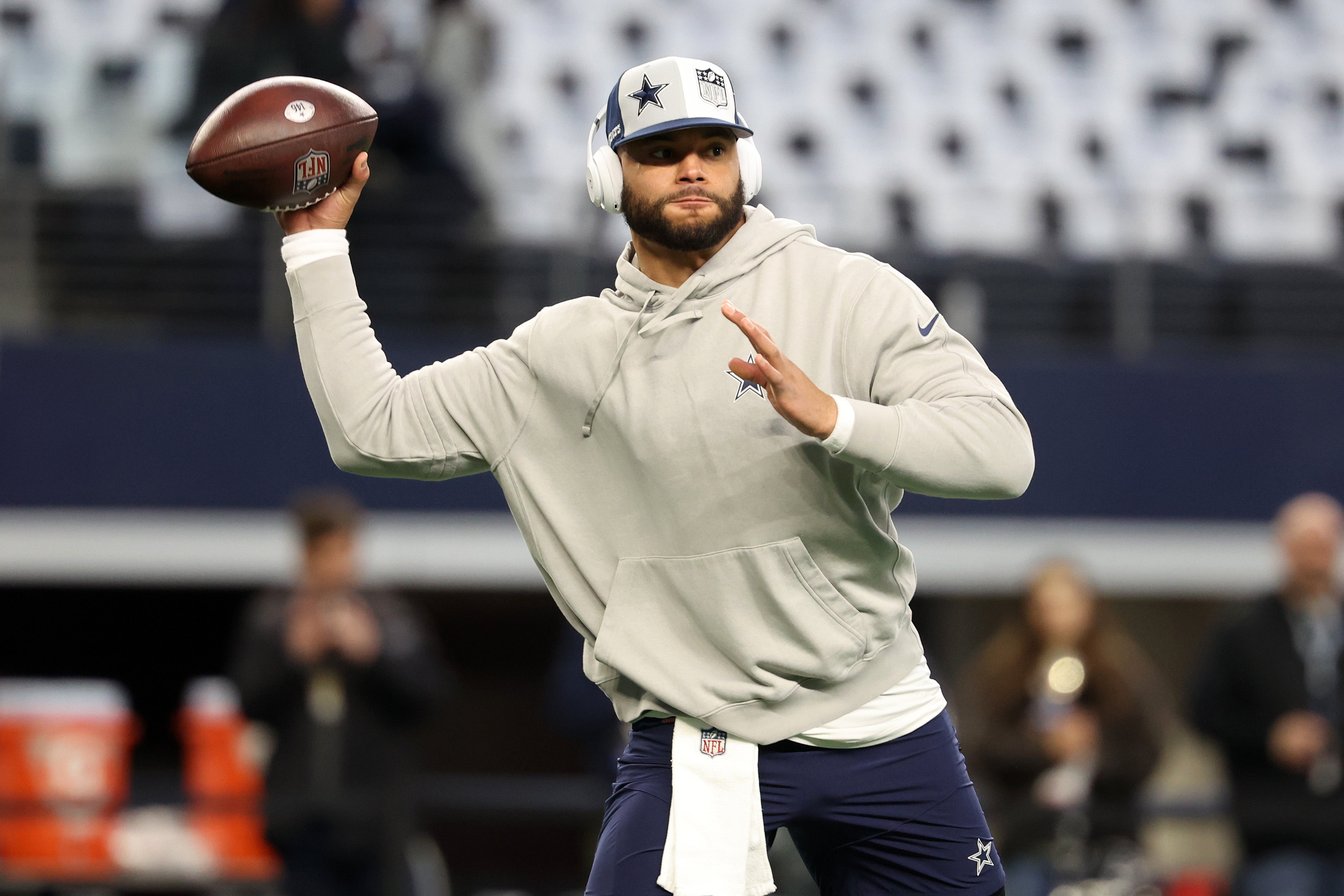 Dallas Cowboys quarterback Dak Prescott (4) prepares for the game against the Green Bay Packers before the 2024 NFC wild card game at AT&T Stadium.