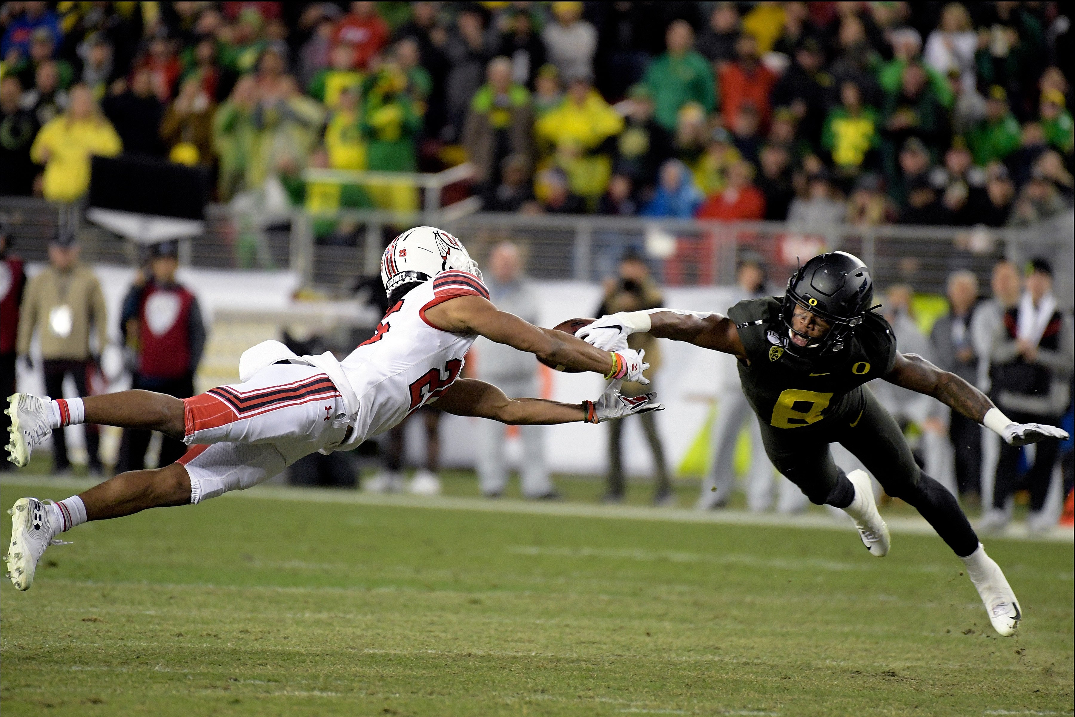 Dec 6, 2019; Santa Clara, CA, USA; Oregon Ducks safety Jevon Holland (8) breaks up a pass intended for Utah Utes wide receiver Jaylen Dixon (25) during the first half of the Pac-12 Conference championship game at Levi's Stadium.