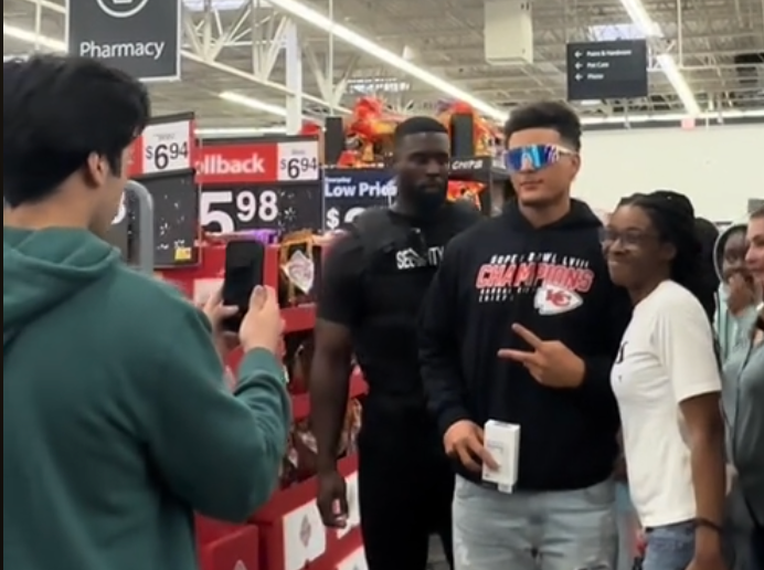 Patrick Mahomes lookalike pulls prank on fans in Walmart.
