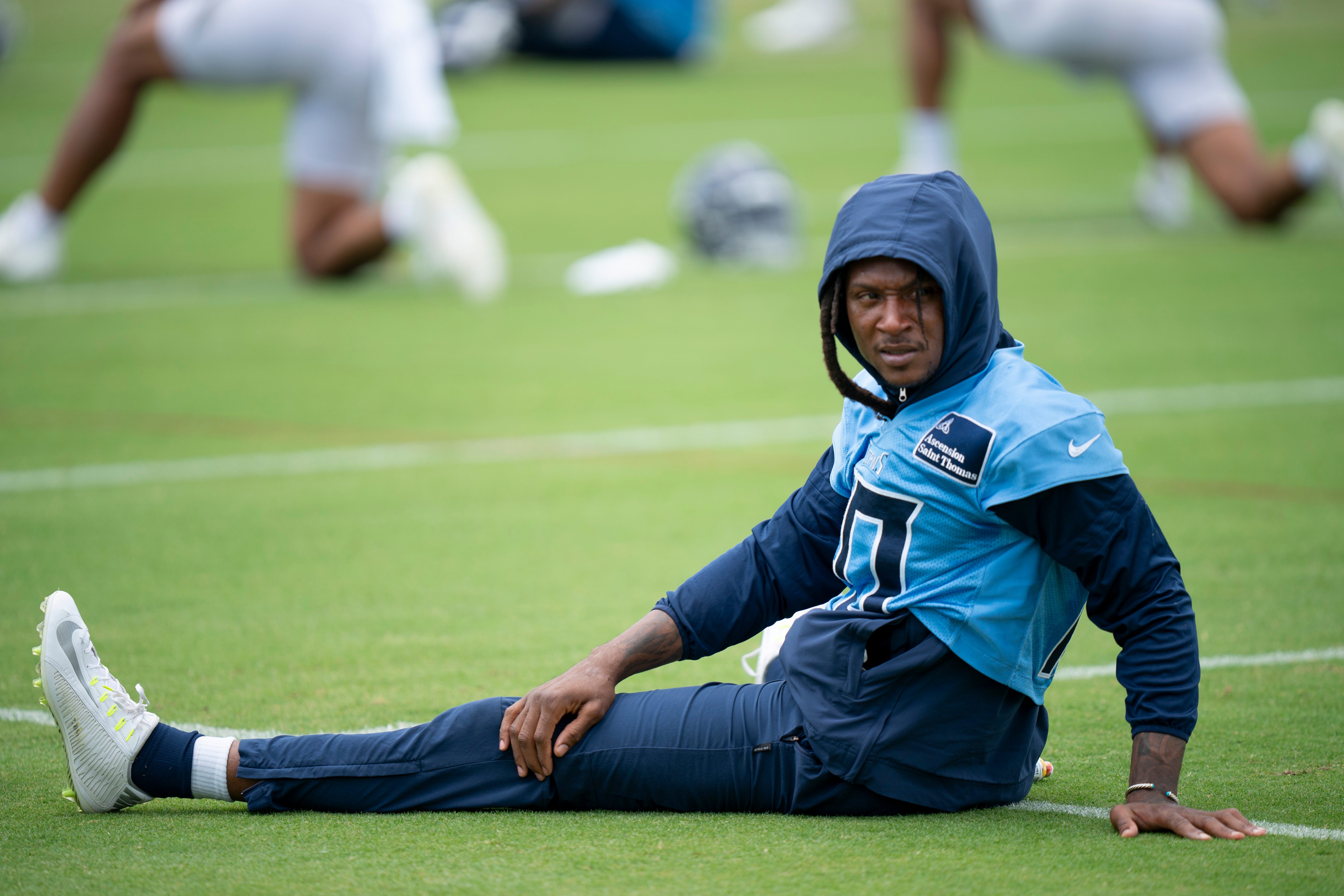 Wide receiver DeAndre Hopkins (10) stretches during the Tennessee Titans mandatory mini-camp at Ascension Saint Thomas Sports Park in Nashville, Tenn., Wednesday, June 5, 2024 Denny Simmons / The Tennessean-USA TODAY NETWORK