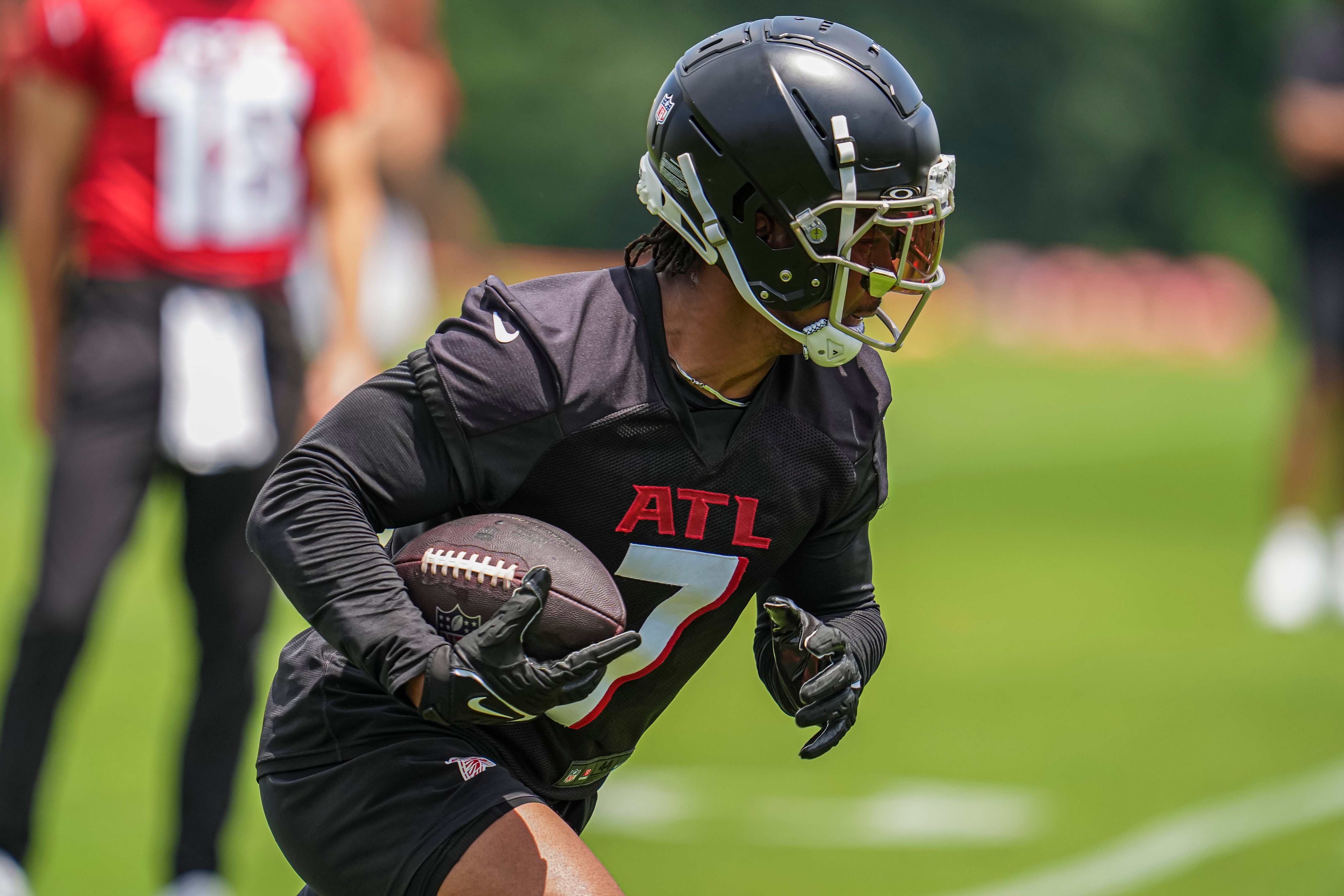 Atlanta Falcons running back Bijan Robinson (7) shown on the field during Falcons OTA at the Falcons Training facility.