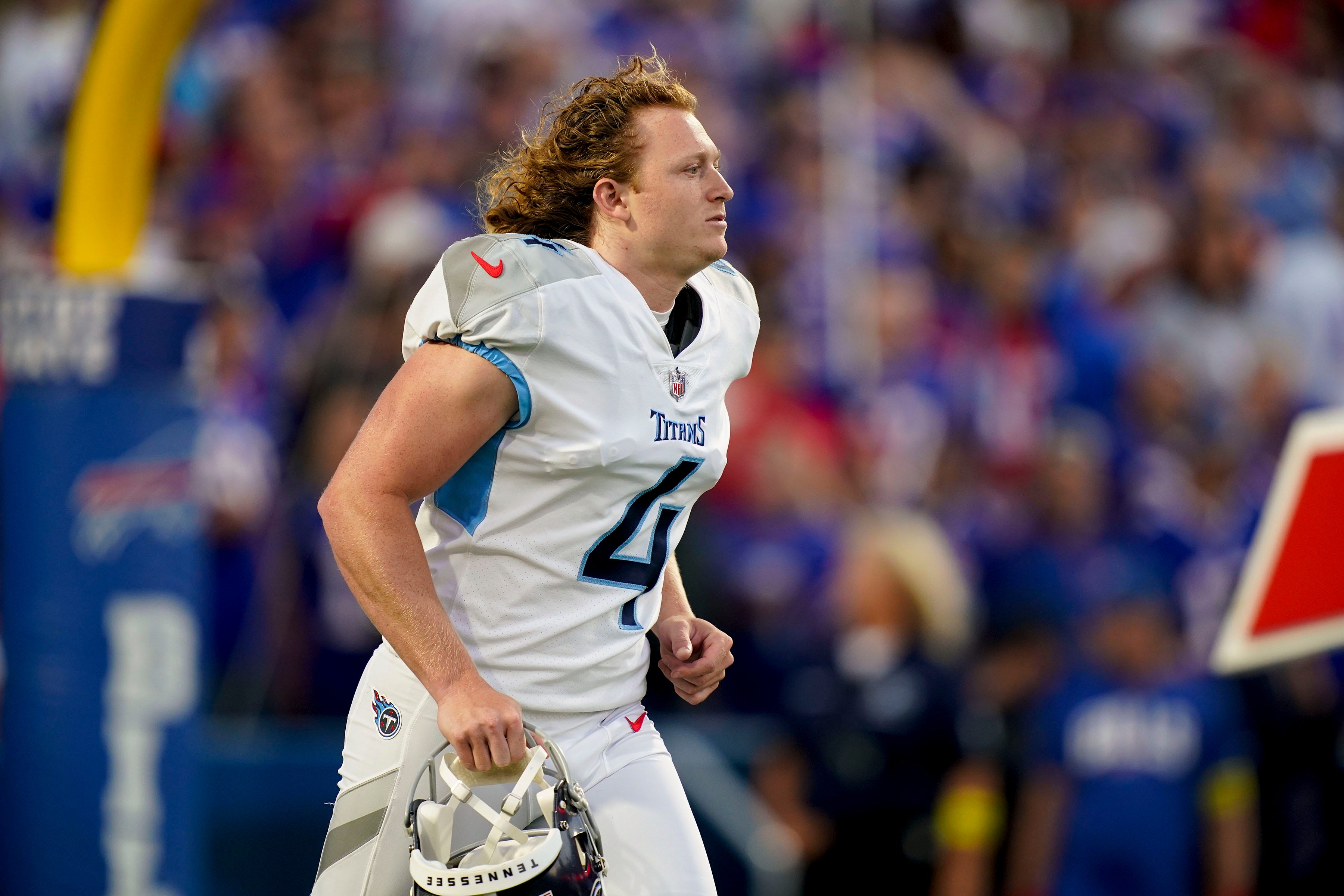 Tennessee Titans punter Ryan Stonehouse (4) takes the field to face the Buffalo Bills at Highmark Stadium Monday, Sept. 19, 2022, in Orchard Park, New York. Nfl Tennessee Titans At Buffalo Bill George Walker IV / Tennessean.com-USA TODAY NETWORK
