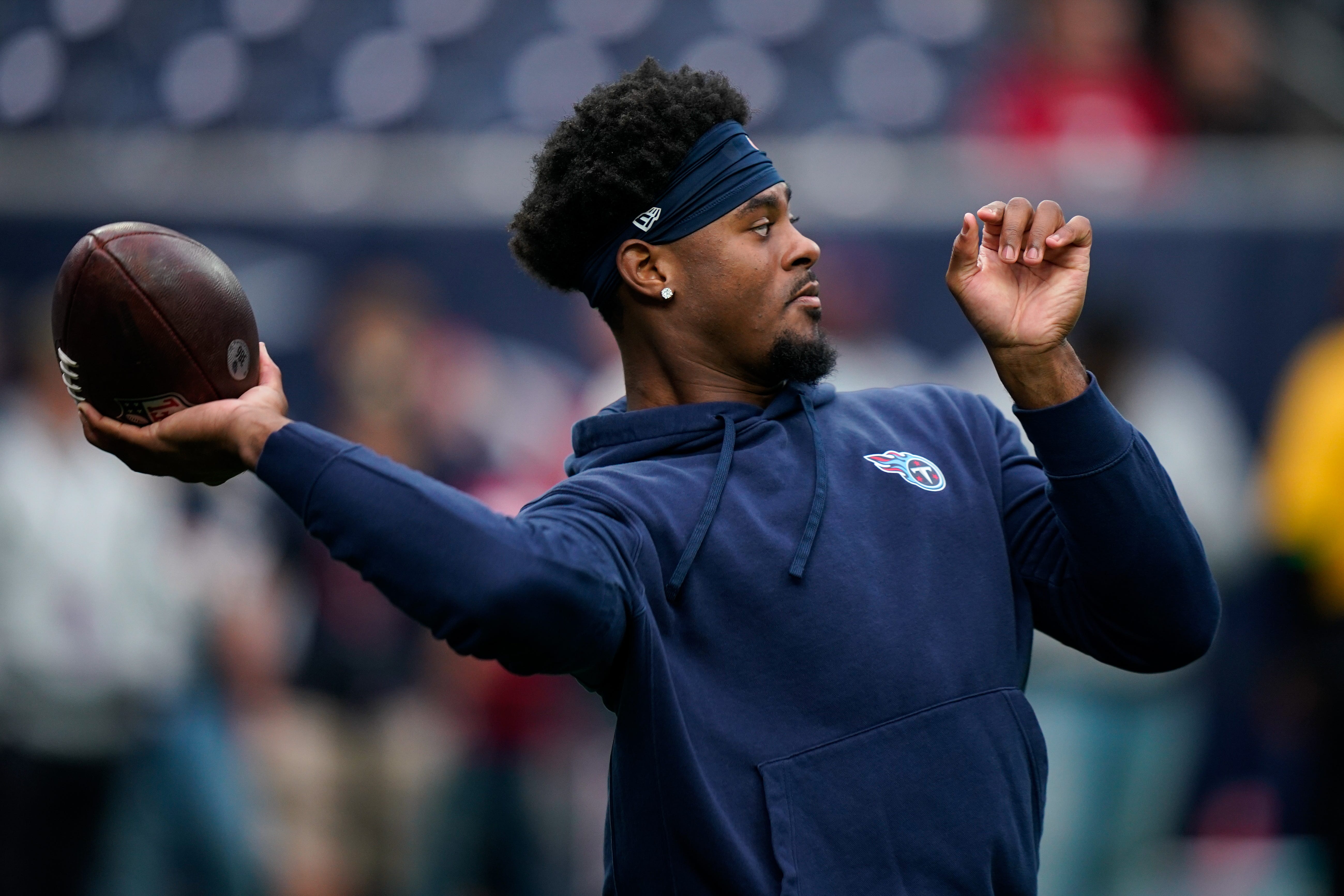 Tennessee Titans quarterback Malik Willis warms up before a game against the Houston Texans at NRG Stadium in Houston, Texas., Sunday, Dec. 31, 2023 Denny Simmons / The Tennessean-USA TODAY NETWORK