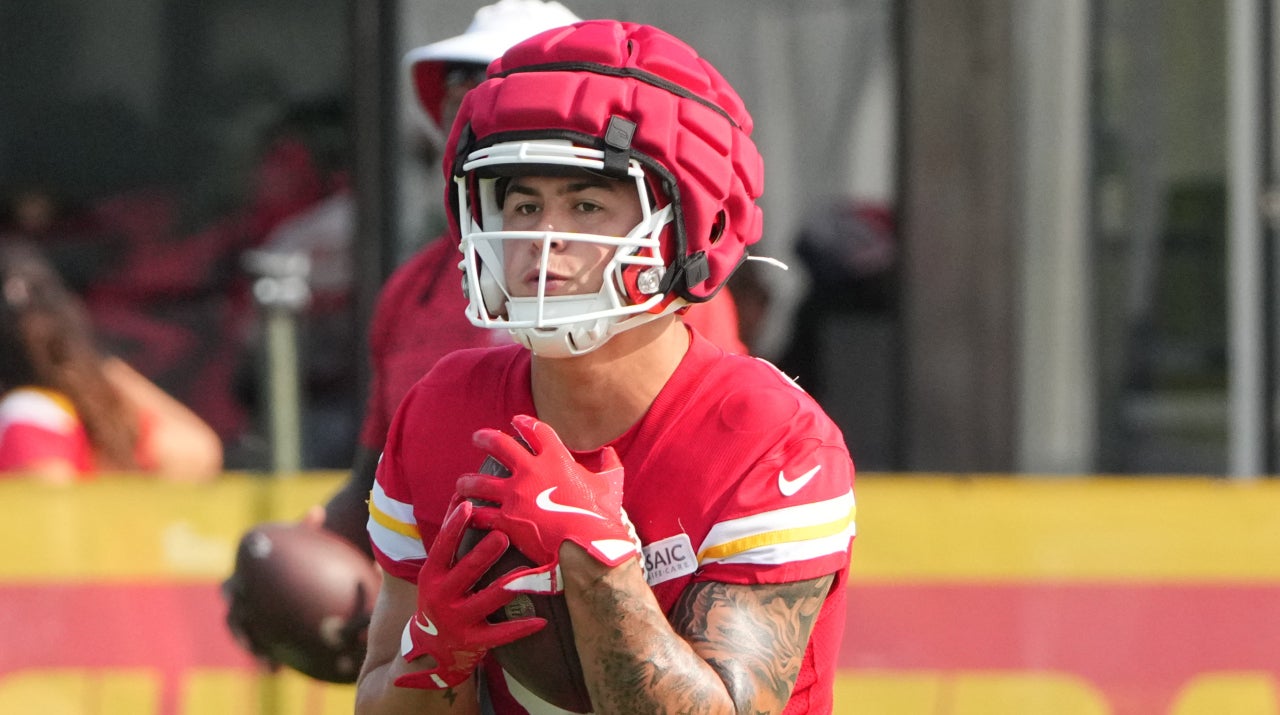 Jul 22, 2024; St. Joseph, MO, USA; Kansas City Chiefs running back Louis Rees-Zammit (9) catches a pass during training camp at Missouri Western State University.
