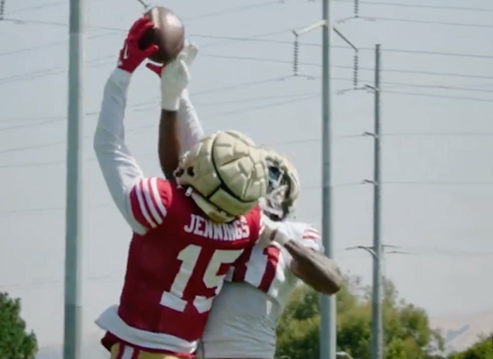 Renardo Green breaks up a pass intended for Jauan Jennings at 49ers training camp.