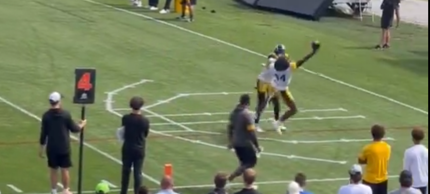 WR George Pickens makes a one-handed grab over Joey Porter Jr. during training camp, 7/30/24.
