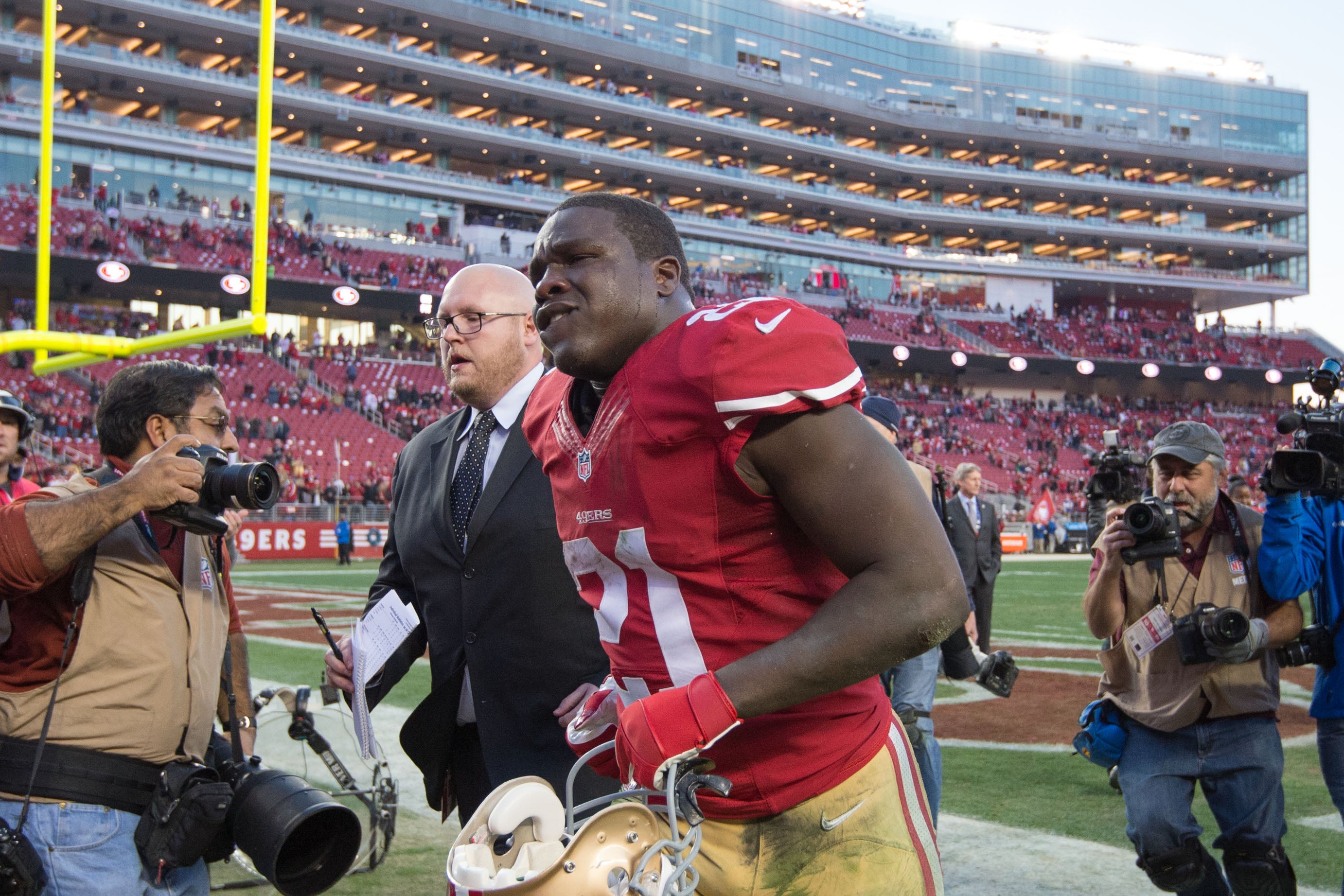 December 28, 2014; Santa Clara, CA, USA; San Francisco 49ers running back Frank Gore (21) jogs off the field after the game against the Arizona Cardinals at Levi's Stadium.