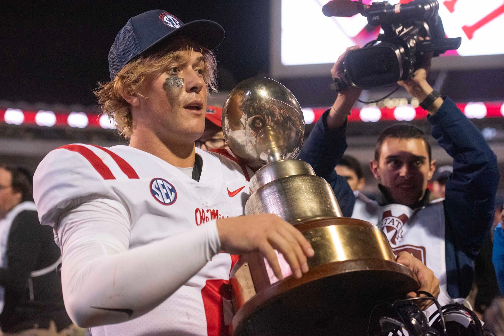 Jaxson Dart Ole Miss Egg Bowl