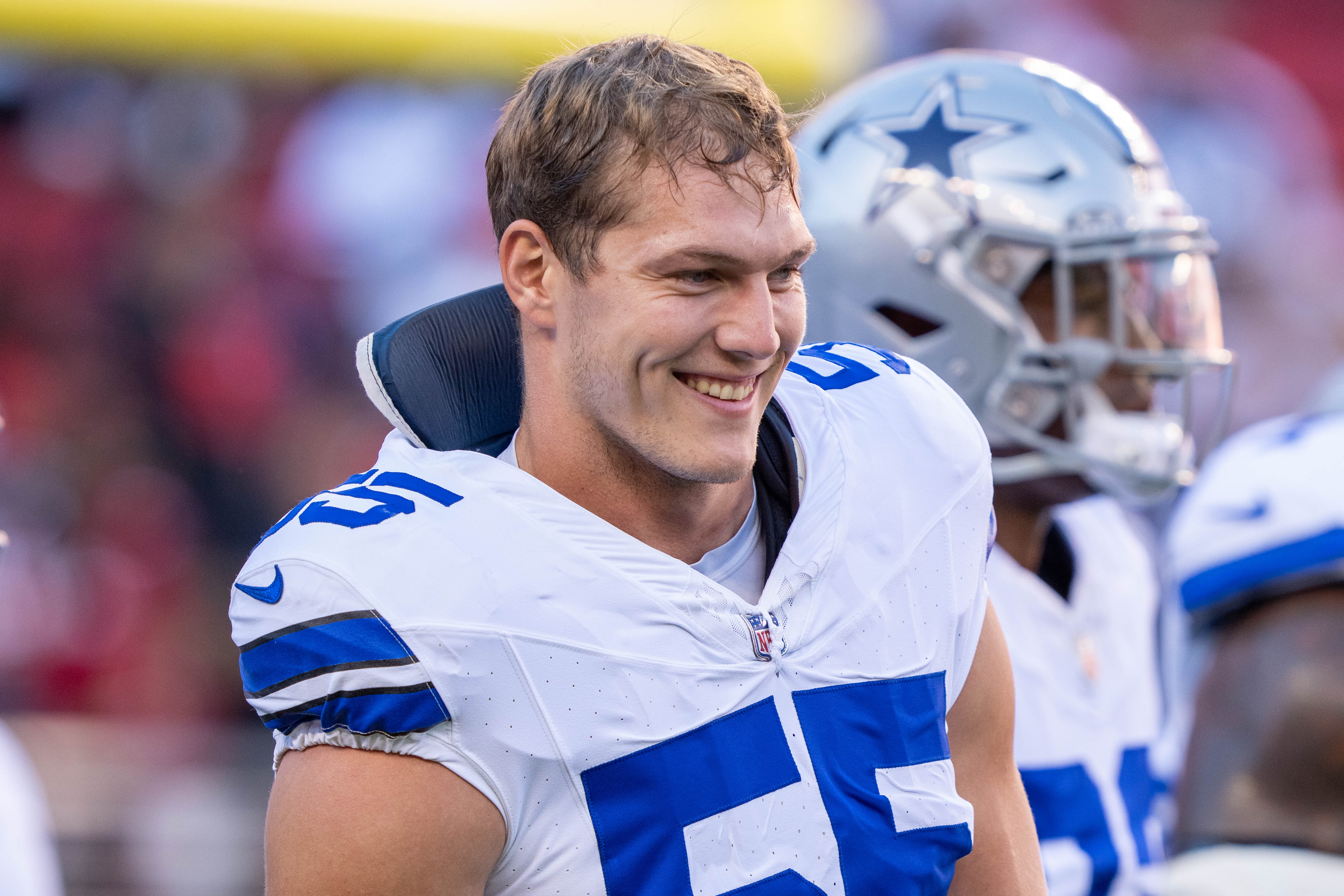 Dallas Cowboys linebacker Leighton Vander Esch (55) warms up before the game against the San Francisco 49ers at Levi's Stadium.