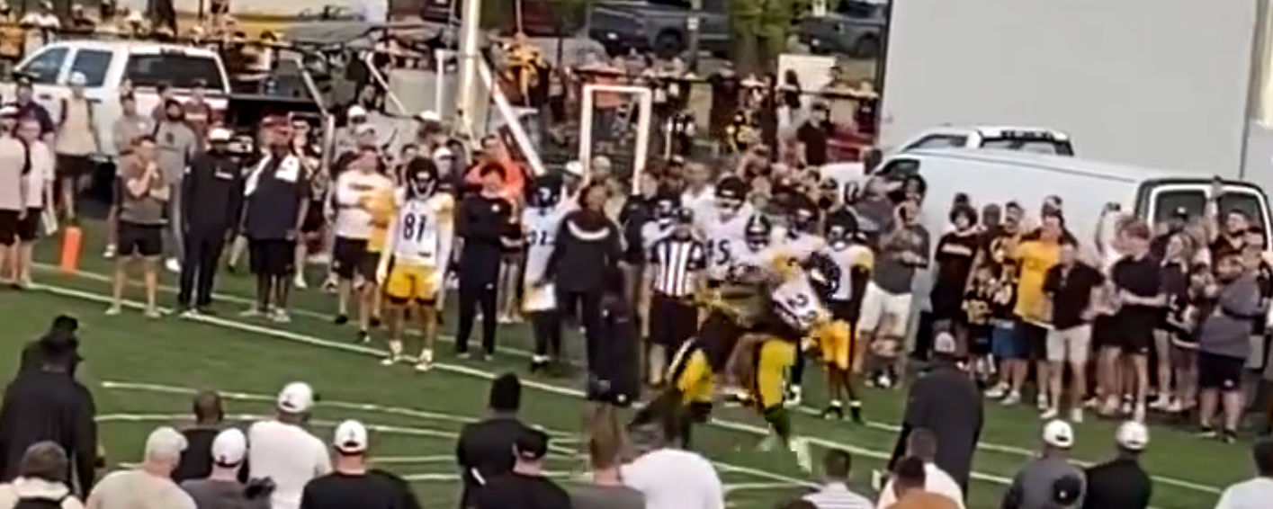 RB Najee Harris and LB Patrick Queen square off in backs on backers during the annual Friday Night Lights practice during training camp at Latrobe Memorial stadium.