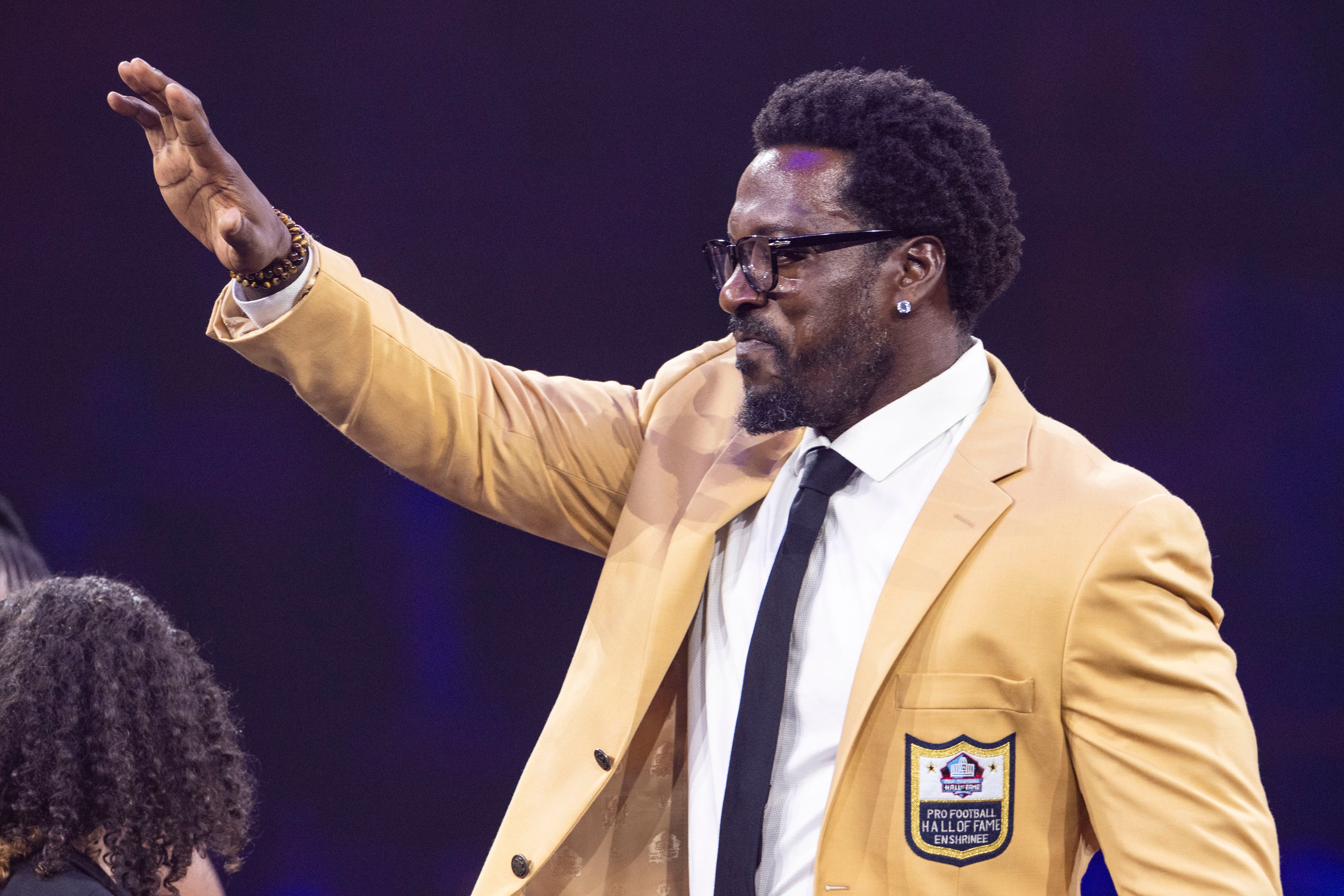 Aug 2, 2024; Canton, OH, USA; Patrick Willis waves to the crowd after receiving his gold jacket at the 2024 Pro Football Hall of Fame Enshrines gold jacket dinner at Canton Memorial Civic Center.