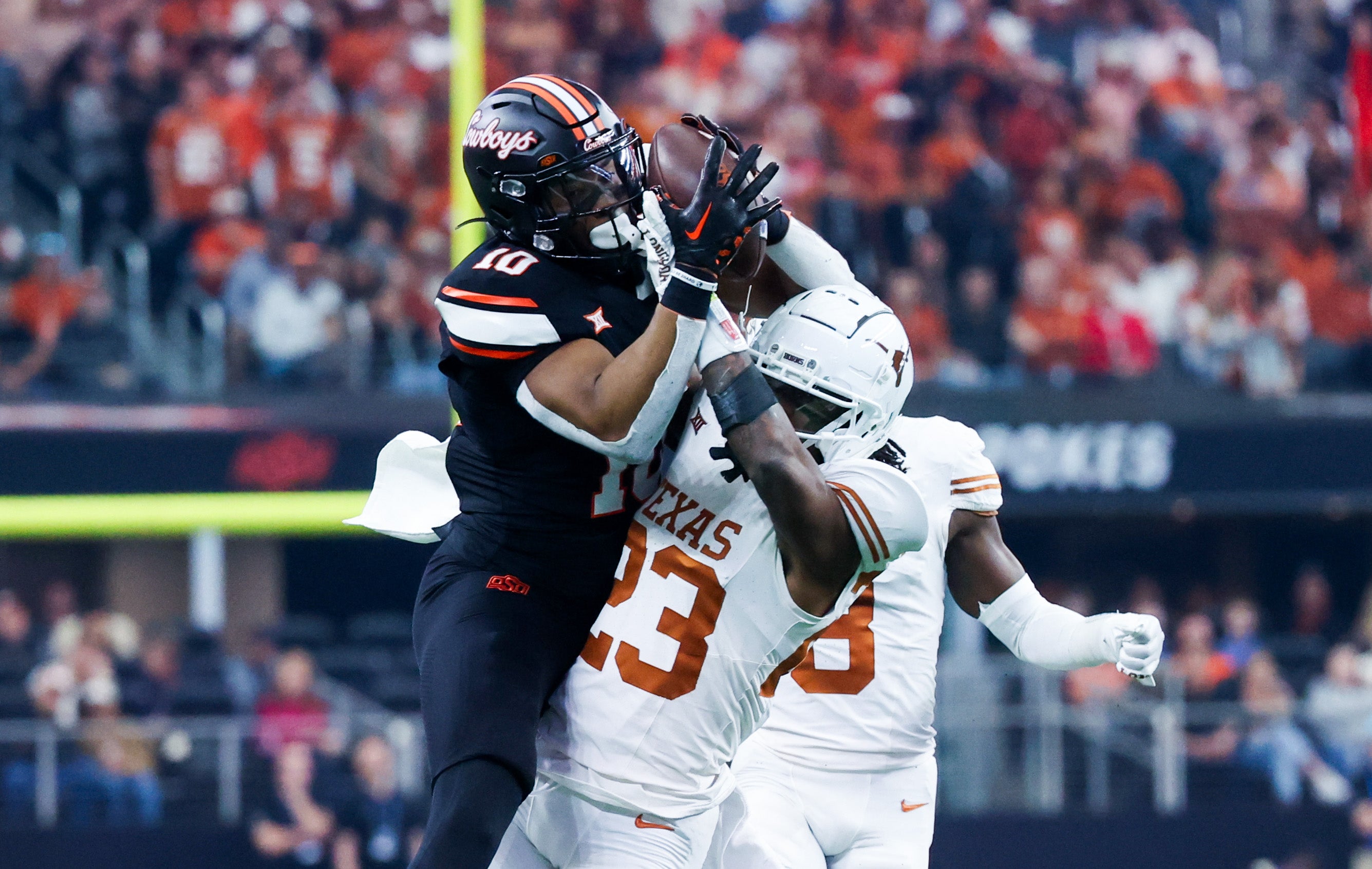 Jahdae Barron defending a pass
