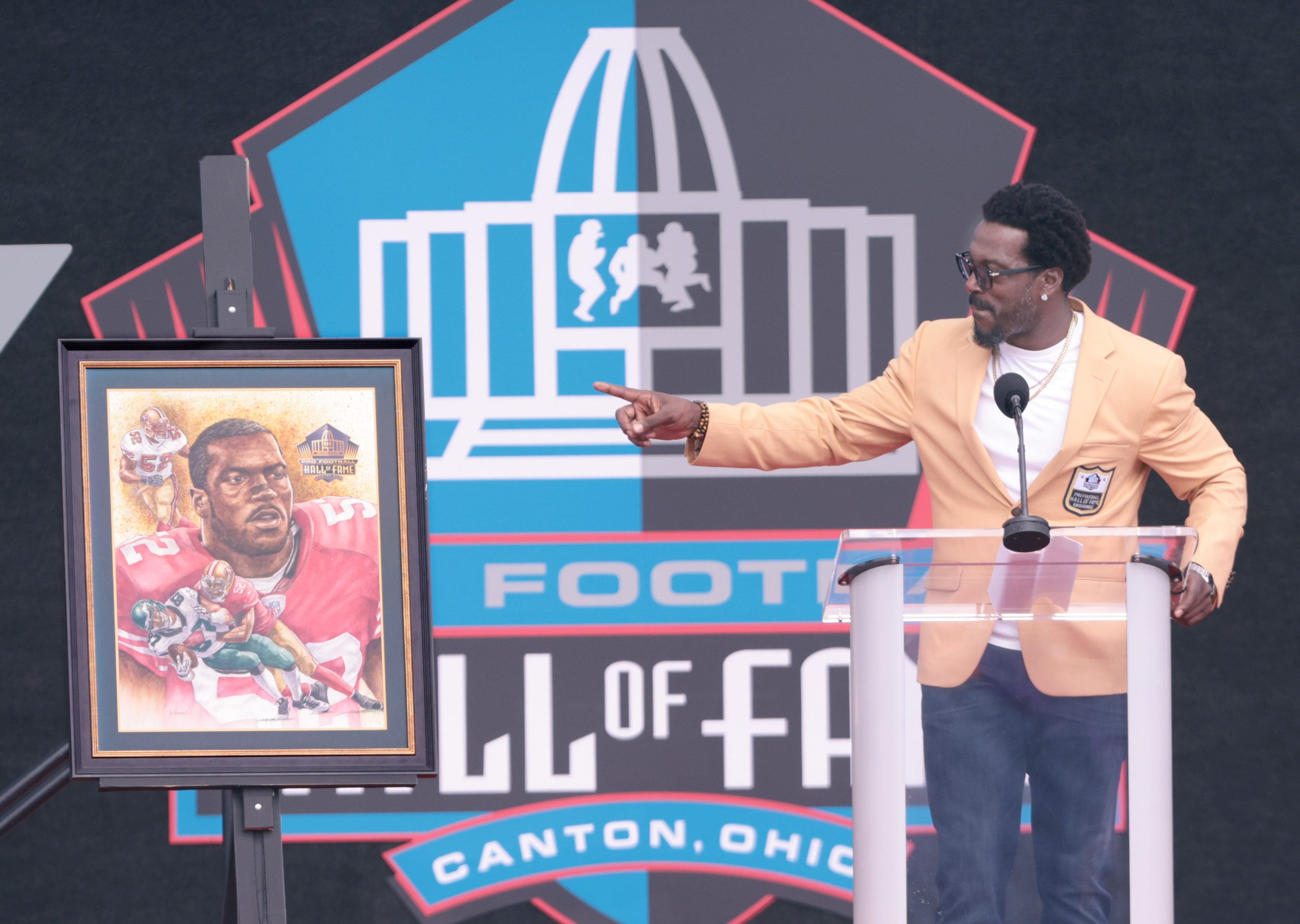 Patrick Willis at his Hall of Fame induction ceremony