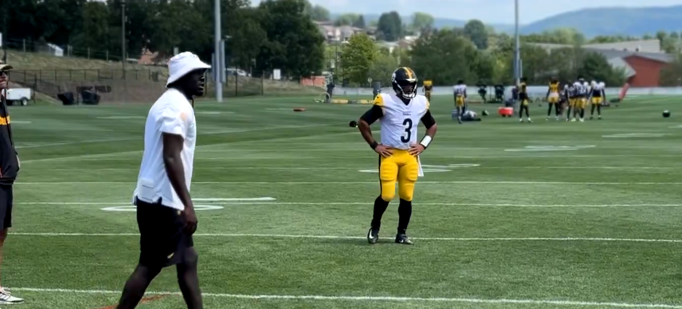 Pittsburgh Steelers QB Russell Wilson warms up ahead of training camp practice number 10 in Latrobe.