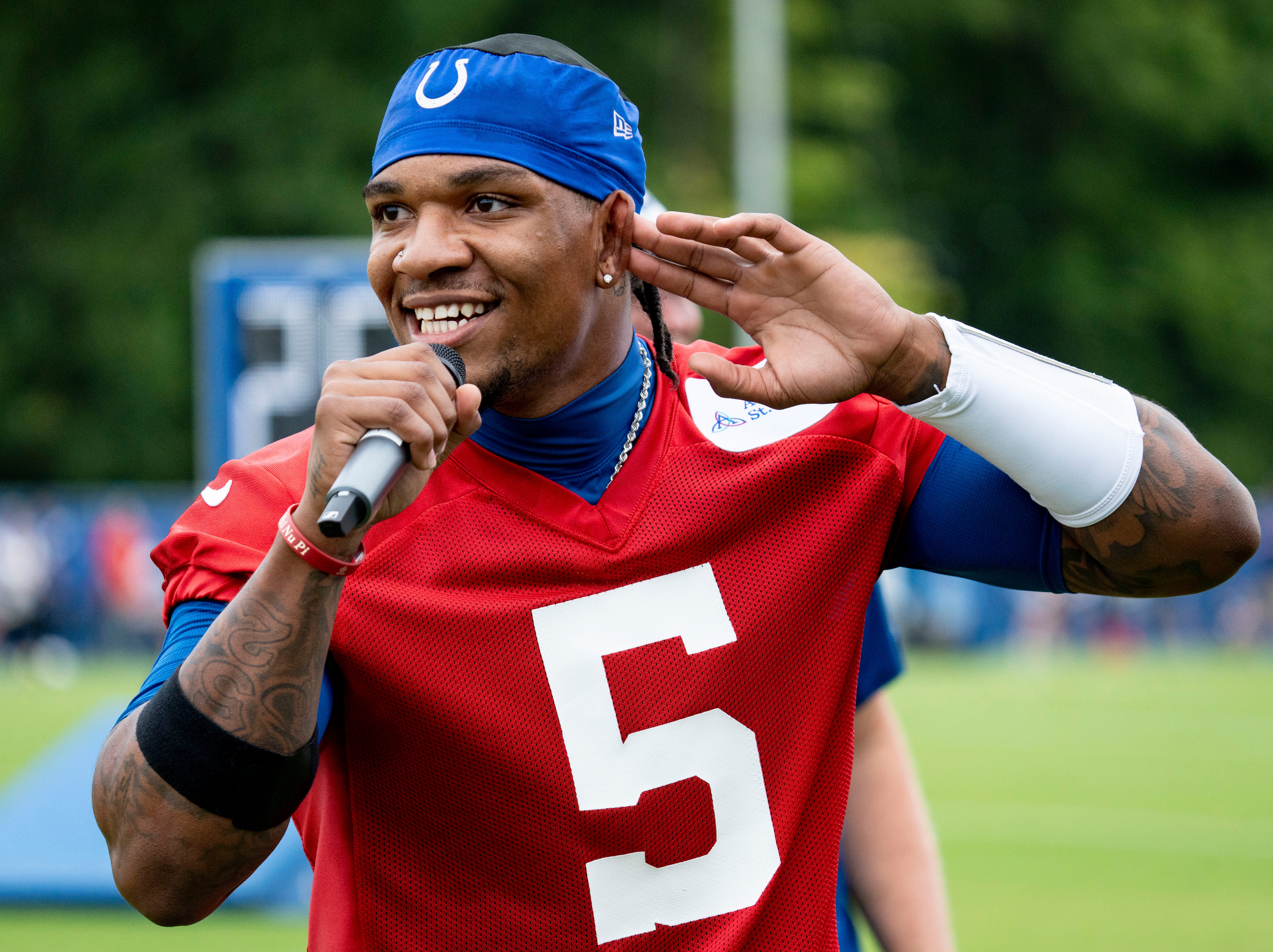 Indianapolis Colts quarterback Anthony Richardson (5) welcomes the crowd Sunday, July 28, 2024, during the Indianapolis Colts’ training camp at Grand Park Sports Complex in Westfield.