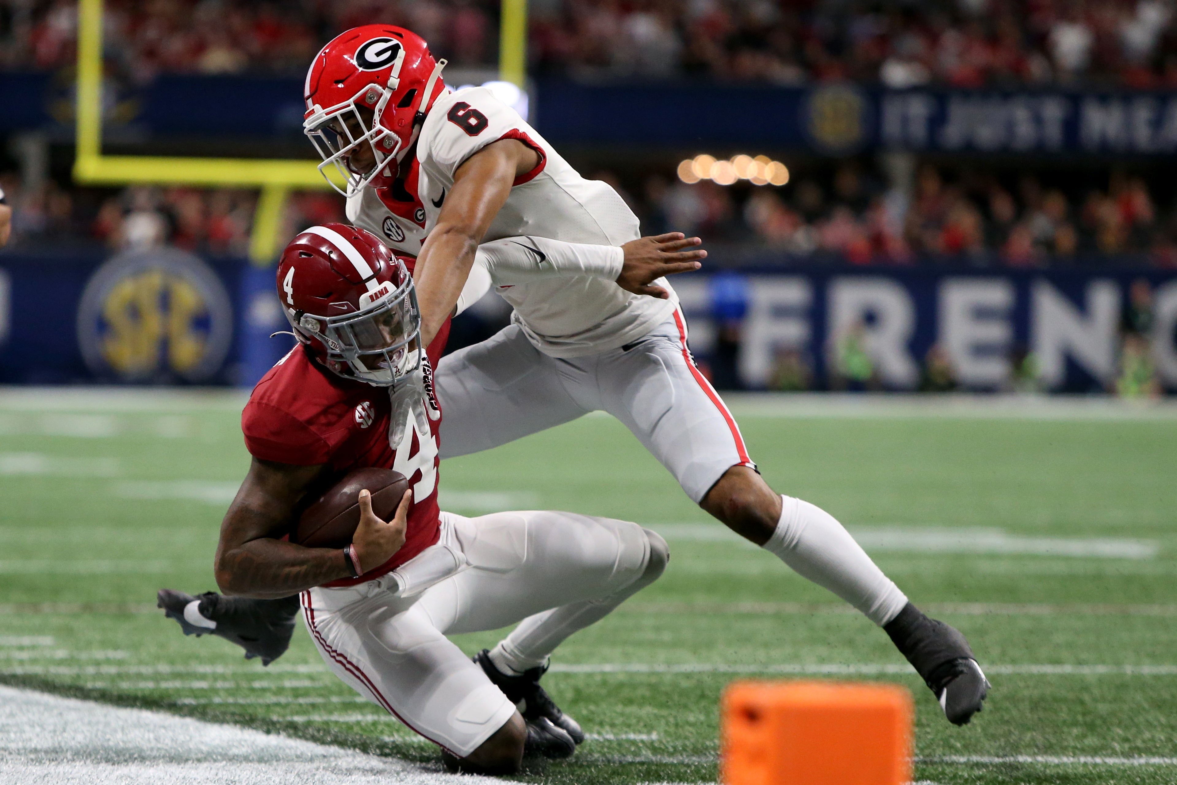 Daylen Everette tackles Jalen Milroe