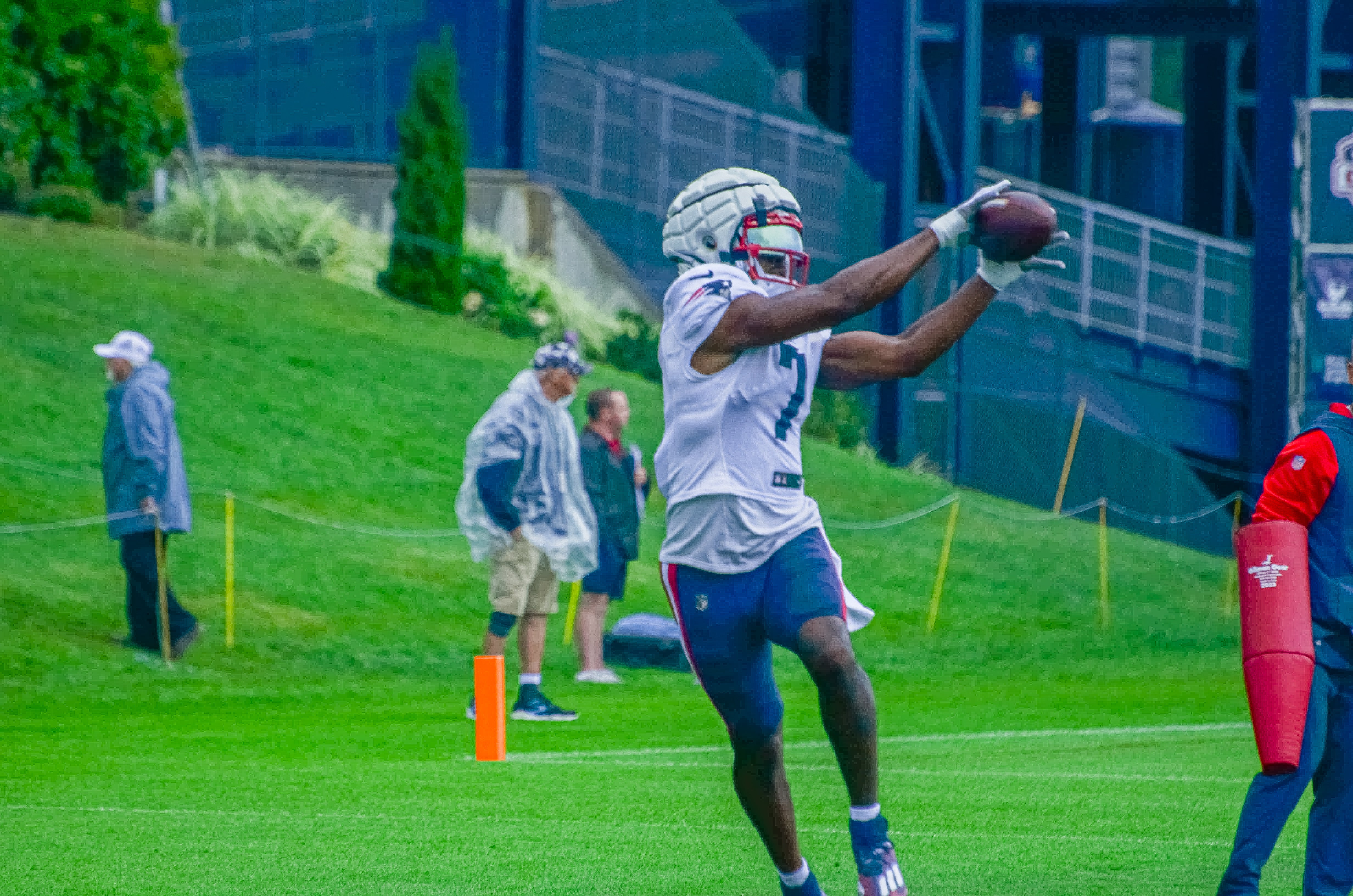 JuJu Smith-Schuster makes a leaping catch on Day 11 of Patriots Training Camp