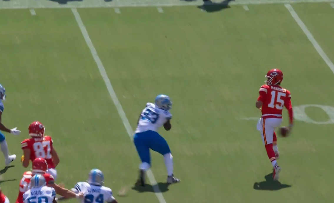 Patrick Mahomes flips a behind-the-back pass to Travis Kelce in preseason Week 2 vs. the Lions.