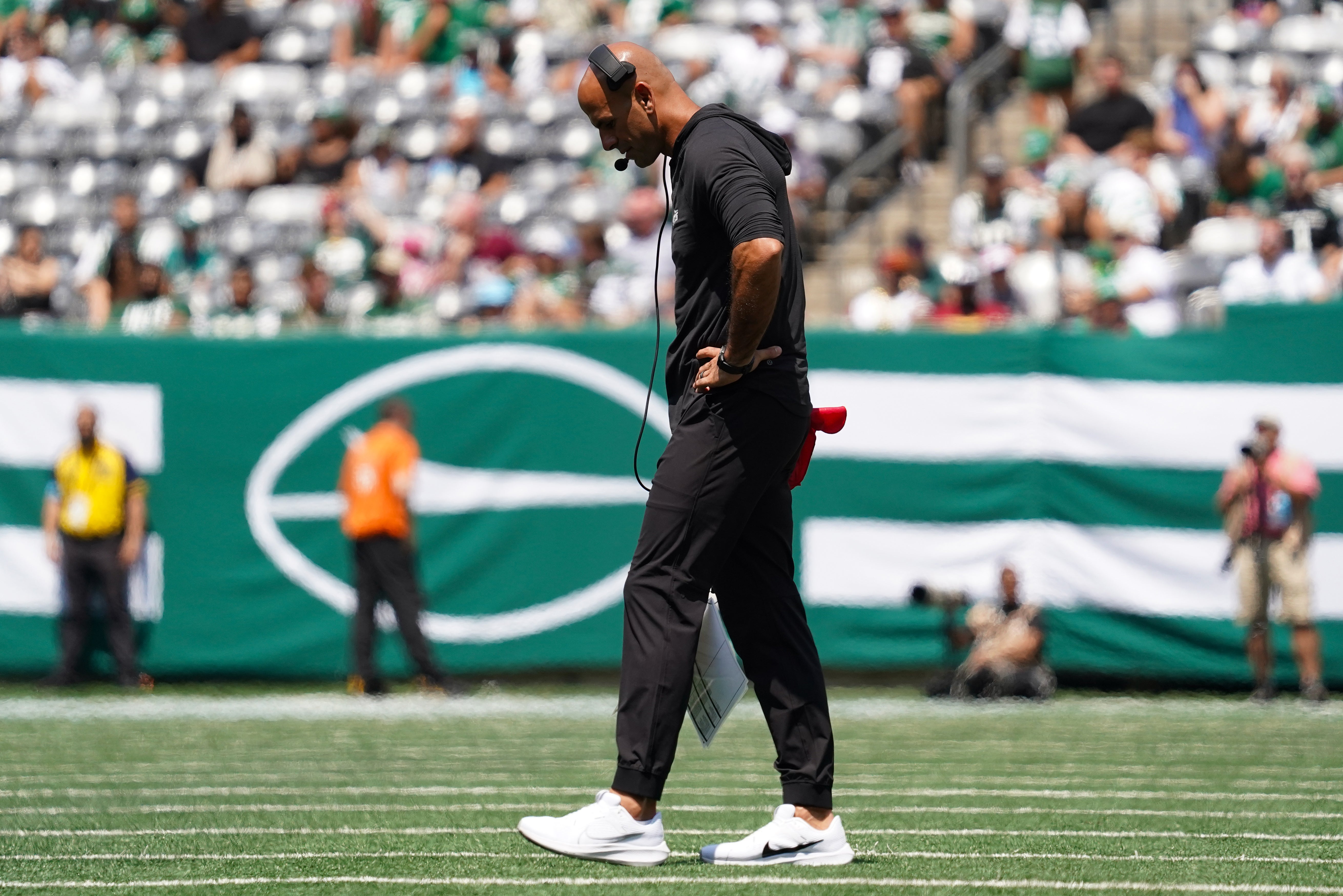 New York Jets heads coach Robert Saleh walks on the field during the second quarter against the Washington Commanders at MetLife Stadium.
