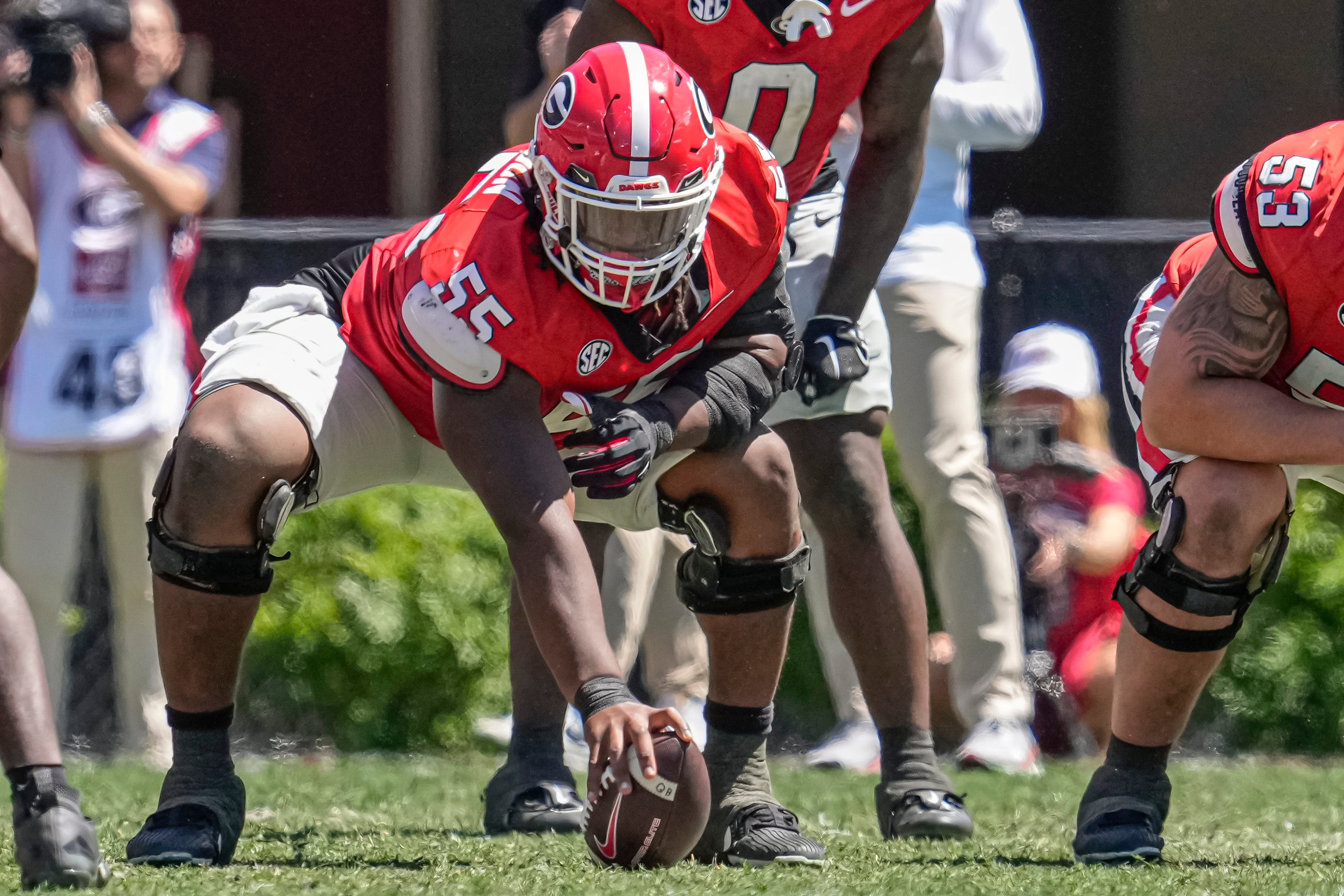 Jared Wilson lining up at center for Georgia in their spring game.