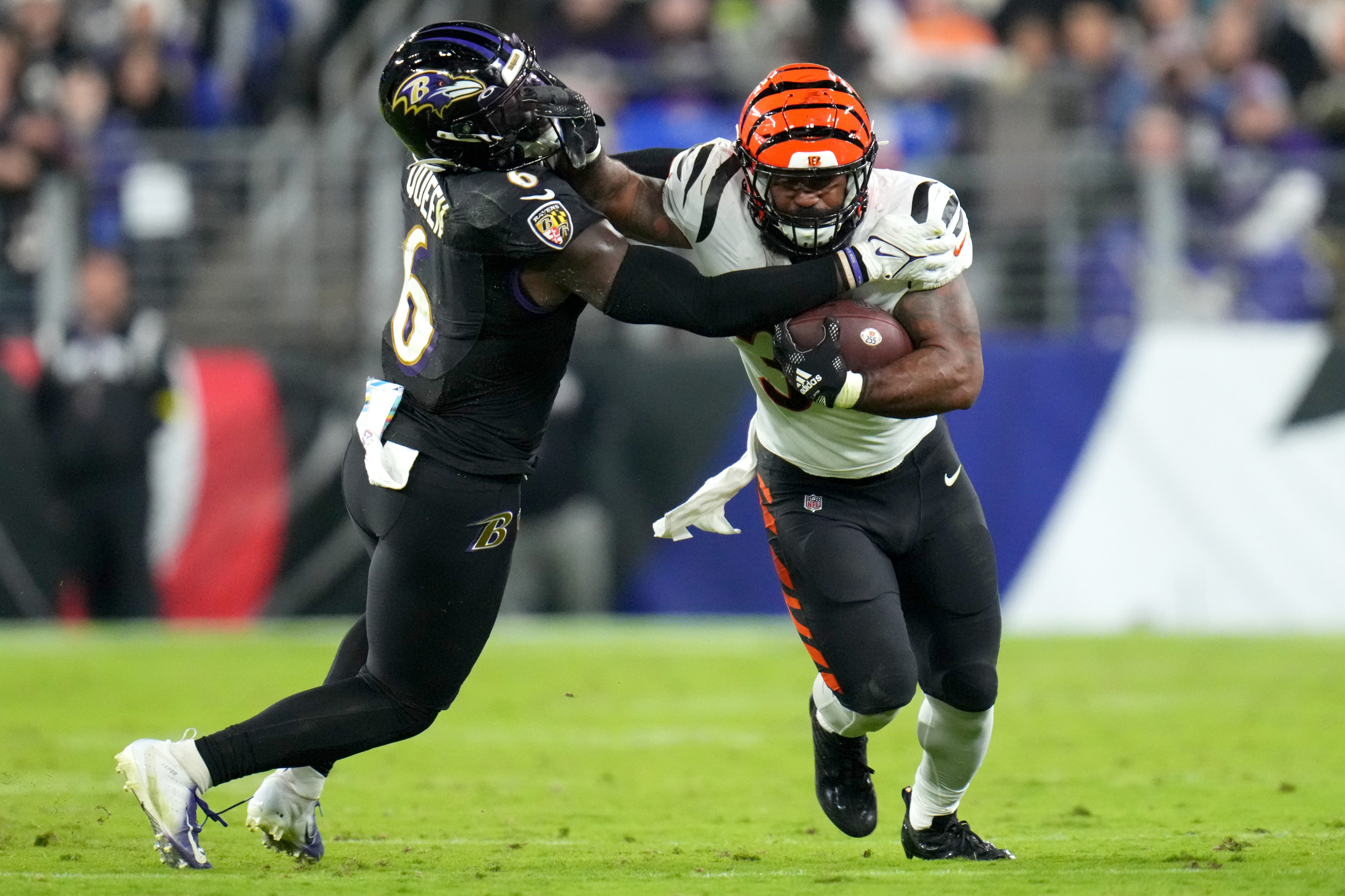 Cincinnati Bengals running back Samaje Perine (34) carries the ball as Baltimore Ravens linebacker Patrick Queen (6) defends in the second quarter during an NFL Week 5 game, Sunday, Oct. 9, 2022, at M&T Bank Stadium in Baltimore. Nfl Cincinnati Bengals At Baltimore Ravens Oct 9 0245