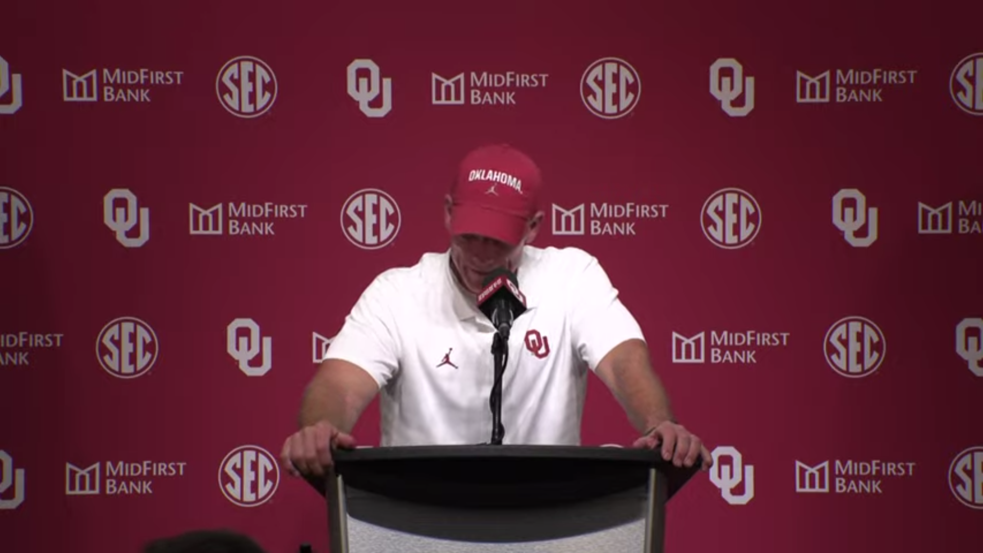 Oklahoma Sooners head coach Brent Venables