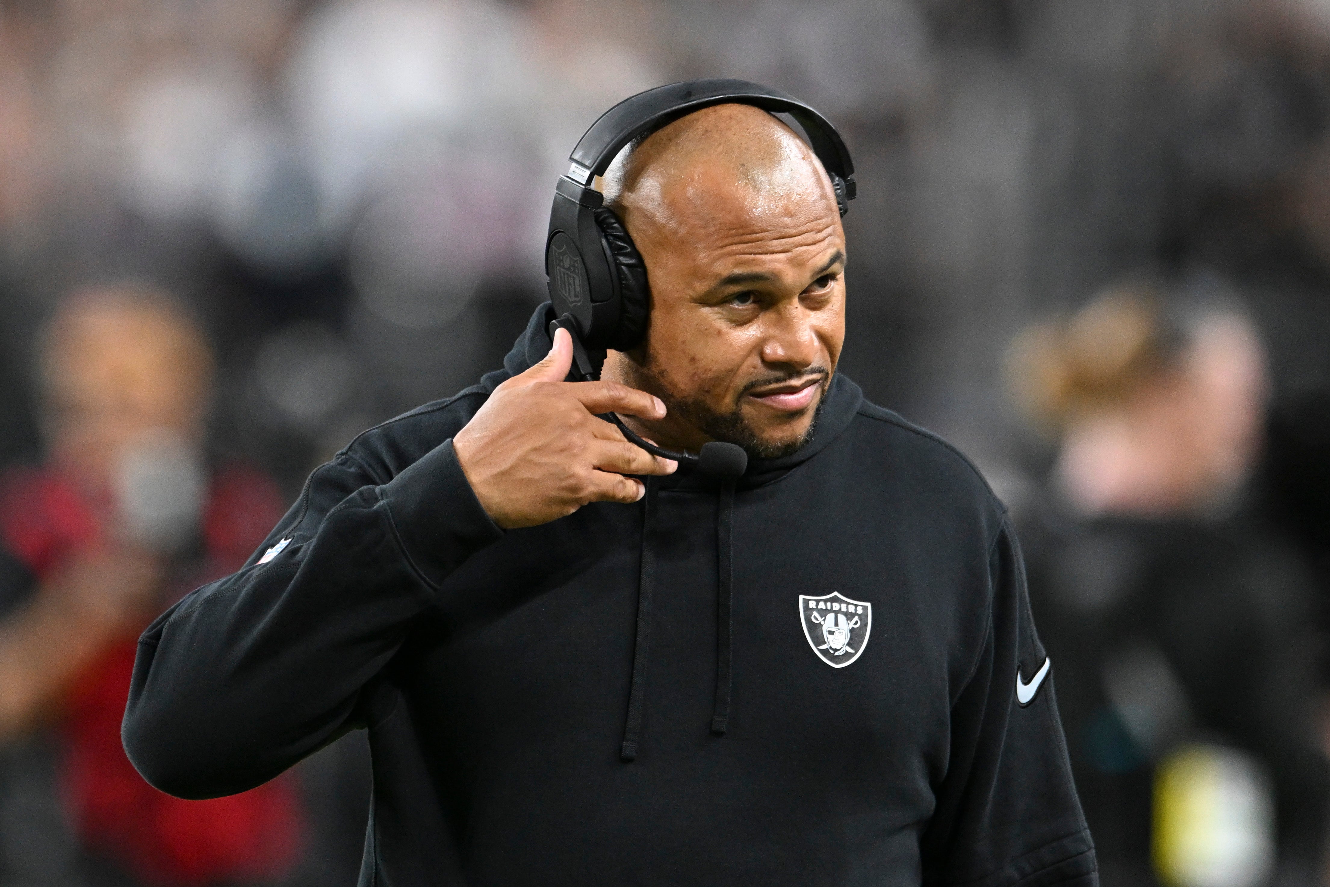 Las Vegas Raiders head coach Antonio Pierce