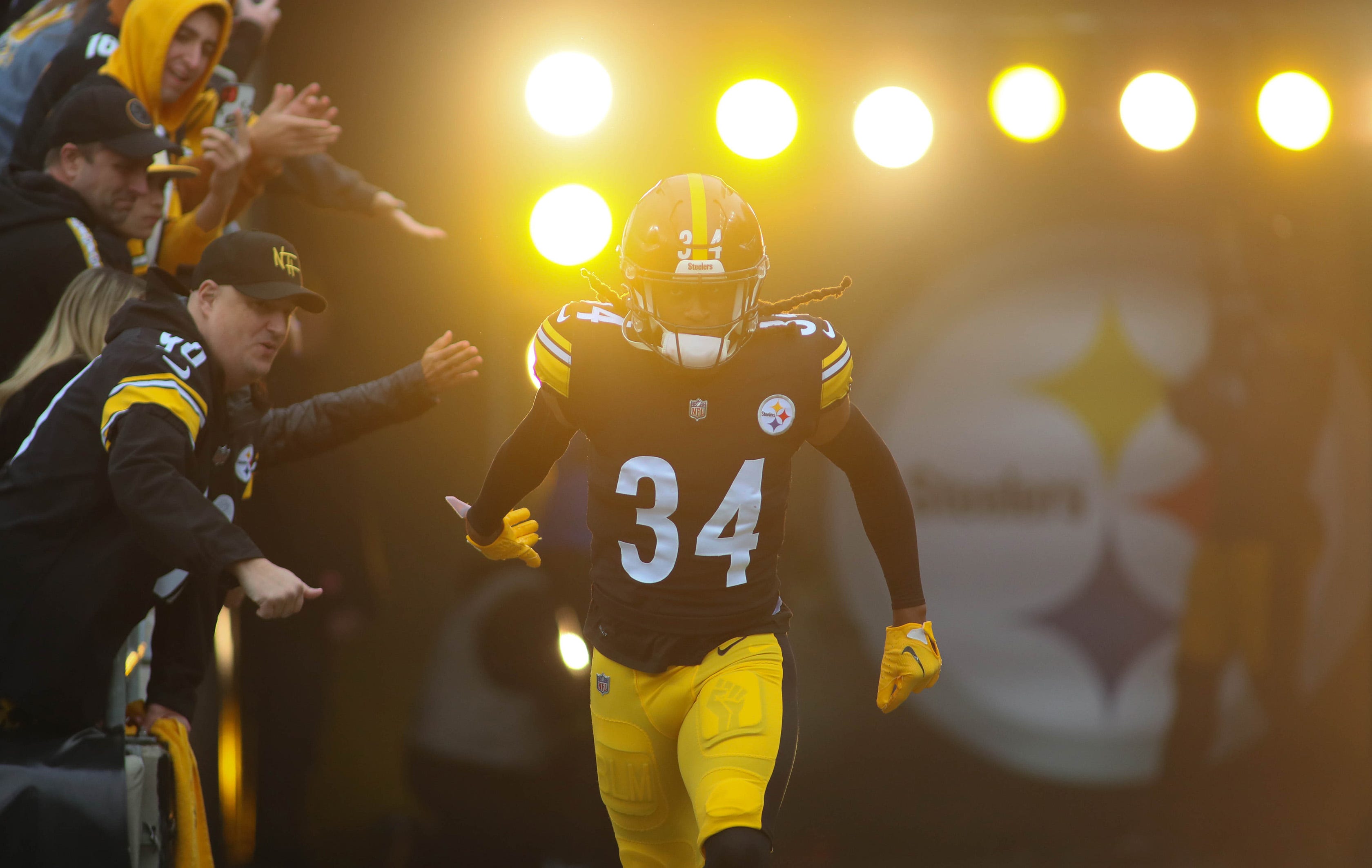 Terrell Edmunds of the Pittsburgh Steelers runs out of the tunnel after being introduced prior to the start of the game against the New York Jets at Acrisure Stadium in Pittsburgh, PA on October 2, 2022. Pittsburgh Steelers Vs New York Jets Week 4
