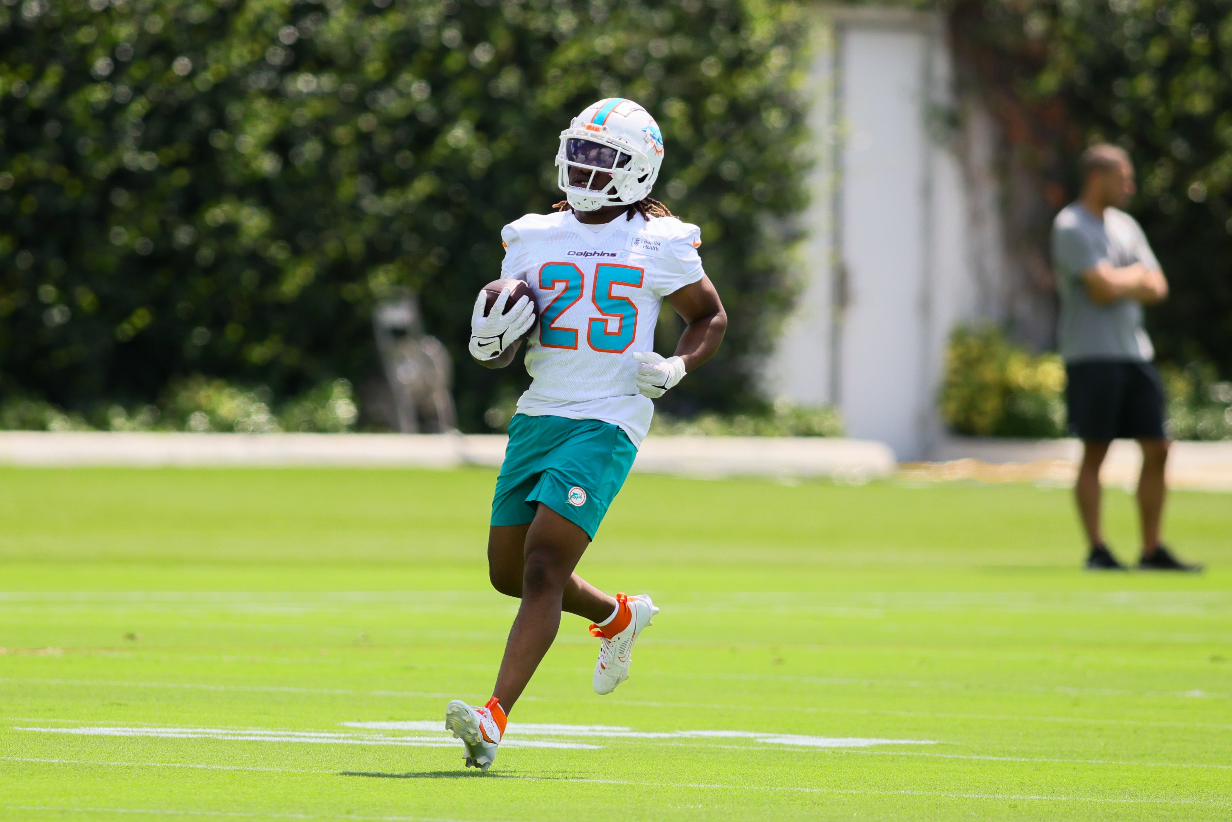 Jun 4, 2024; Miami Gardens, FL, USA; Miami Dolphins running back Jaylen Wright (25) runs with the football during mandatory minicamp at Baptist Health Training Complex.
