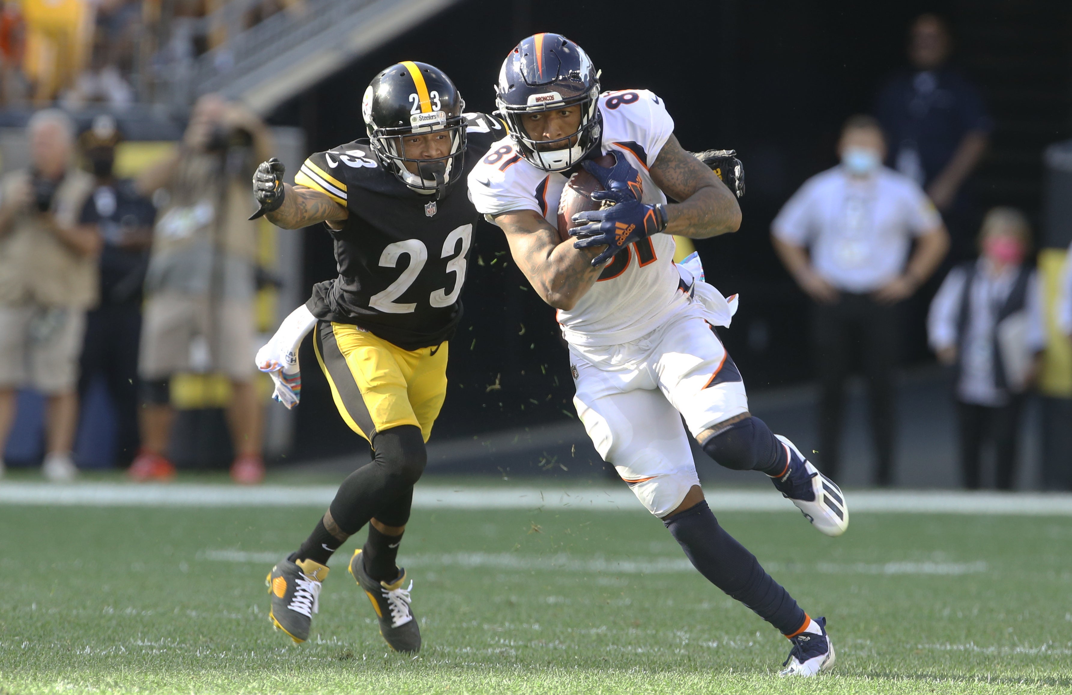 Broncos running back Javonte Williams runs with the ball against the Pittsburgh Steelers.