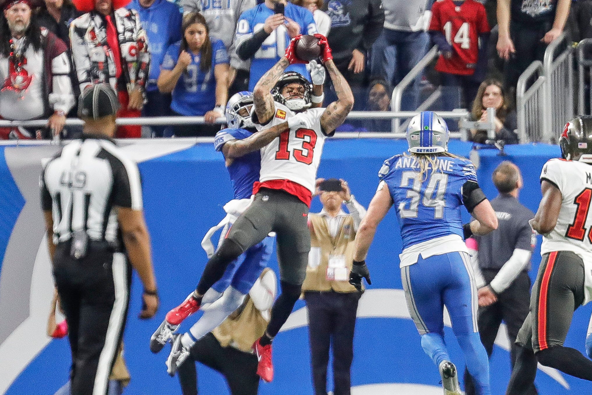 Tampa Bay Buccaneers wide receiver Mike Evans makes a catch for a touchdown against Detroit Lions cornerback Cam Sutton during the second half of the NFC divisional round at Ford Field in Detroit on Sunday, Jan. 21, 2024.