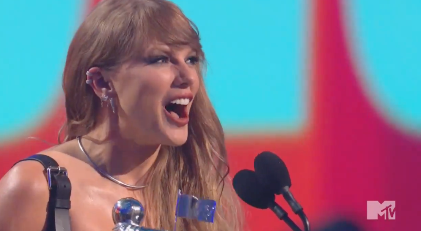Taylor Swift mentions Travis Kelce when accepting the VMA for Video of the Year