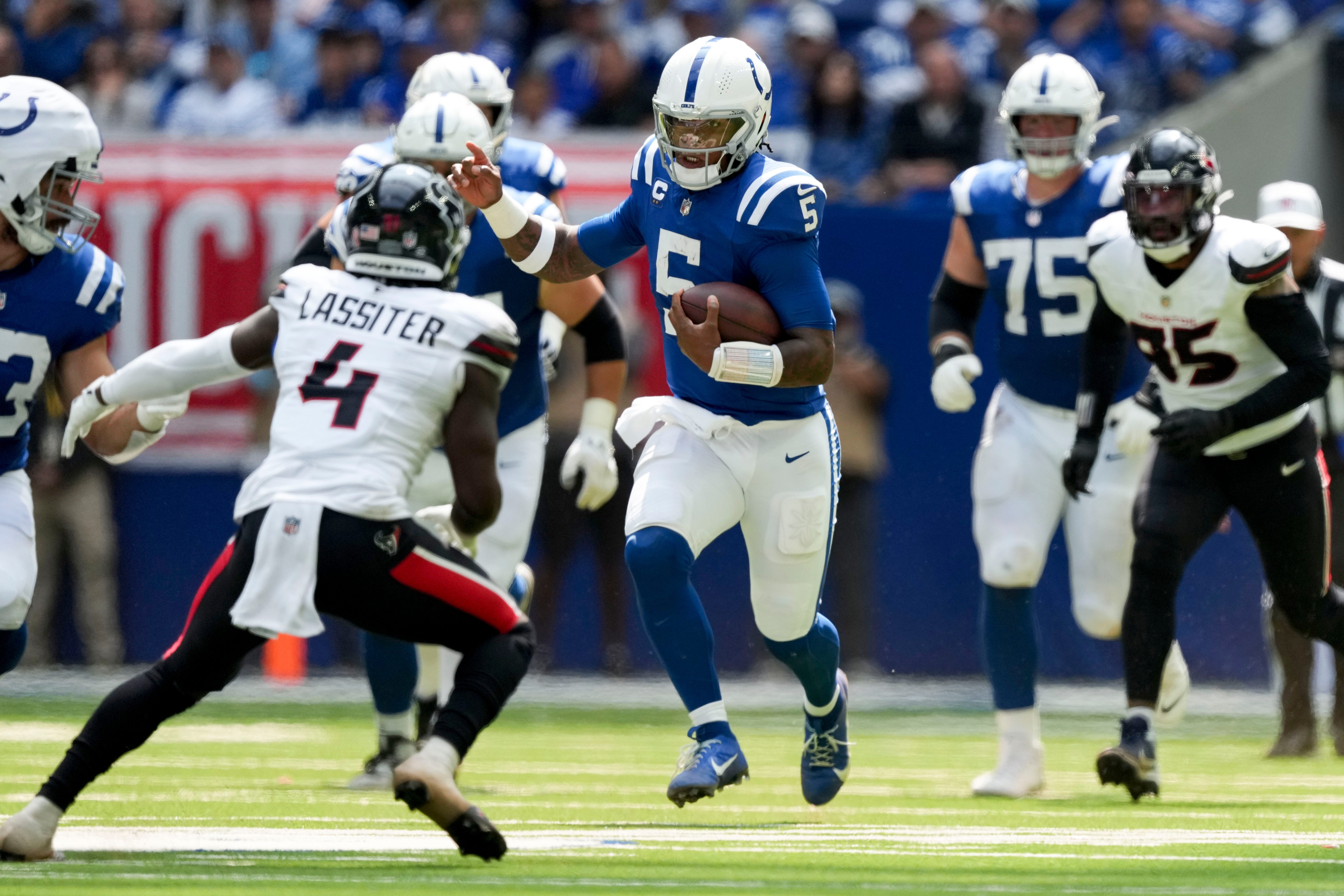 Indianapolis Colts quarterback Anthony Richardson (5) rushes the ball Sunday, Sept. 8, 2024, during a game against the Houston Texans at Lucas Oil Stadium in Indianapolis.