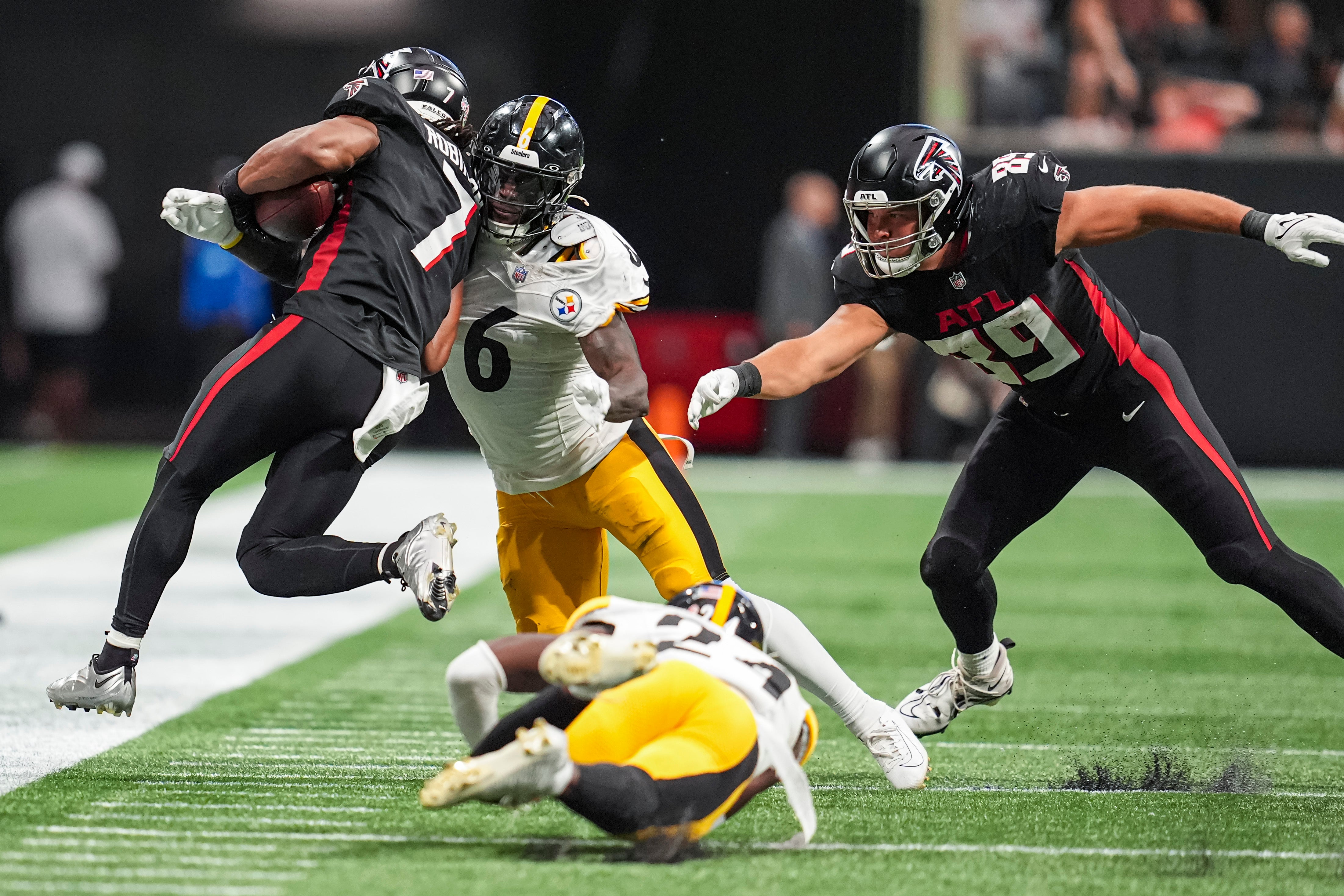Sep 8, 2024; Atlanta, Georgia, USA; Pittsburgh Steelers linebacker Patrick Queen (6) tackles Atlanta Falcons running back Bijan Robinson (7) at Mercedes-Benz Stadium. Mandatory Credit: Dale Zanine-Imagn Images