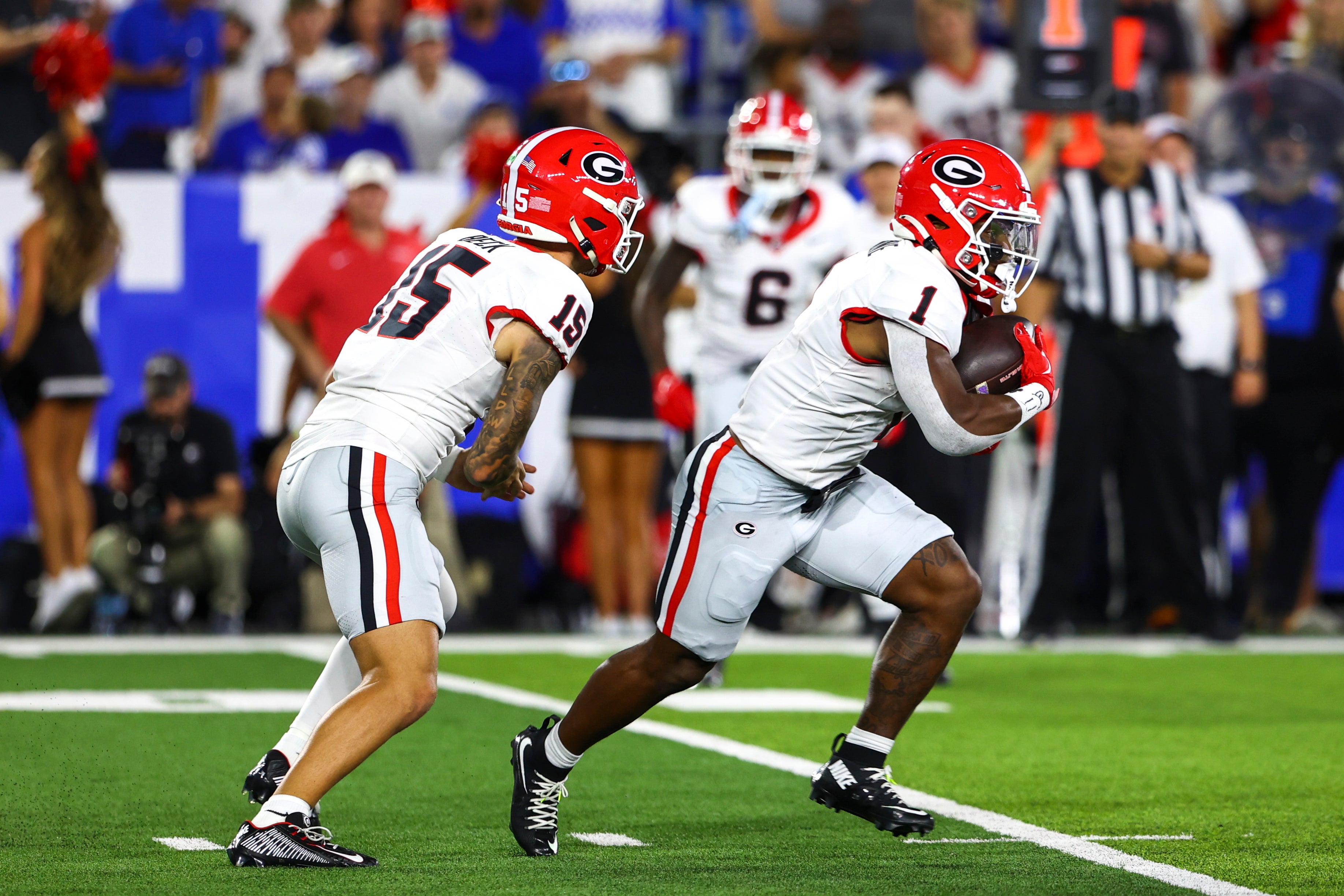 Sep 14, 2024; Lexington, Kentucky, USA; Georgia Bulldogs quarterback Carson Beck (15) hands off to running back Trevor Etienne (1) against the Kentucky Wildcats during the first quarter at Kroger Field.