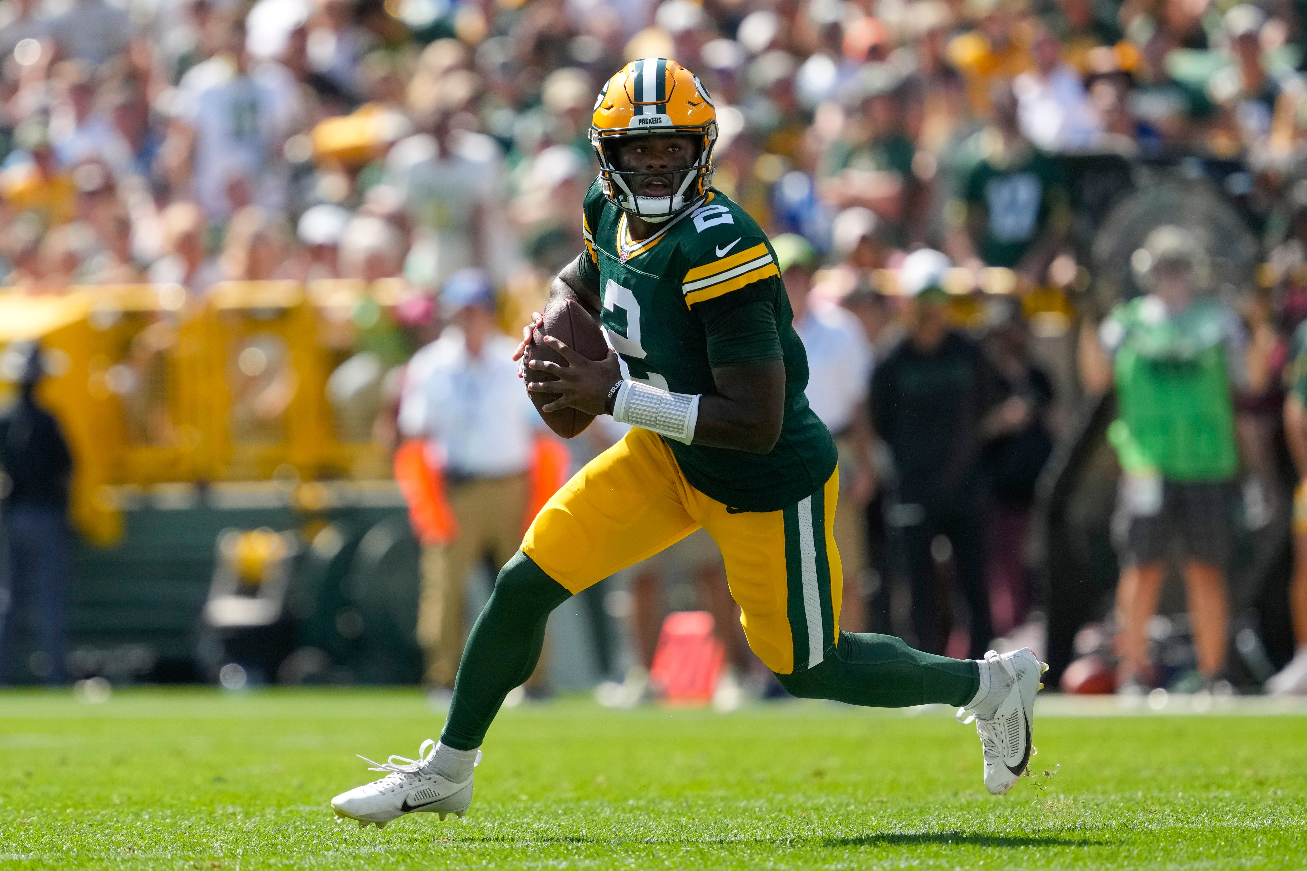 Green Bay Packers quarterback Malik Willis (2) rolls out of the pocket looking to throw a pass during the second quarter against the Indianapolis Colts at Lambeau Field. Jeff Hanisch-Imagn Images