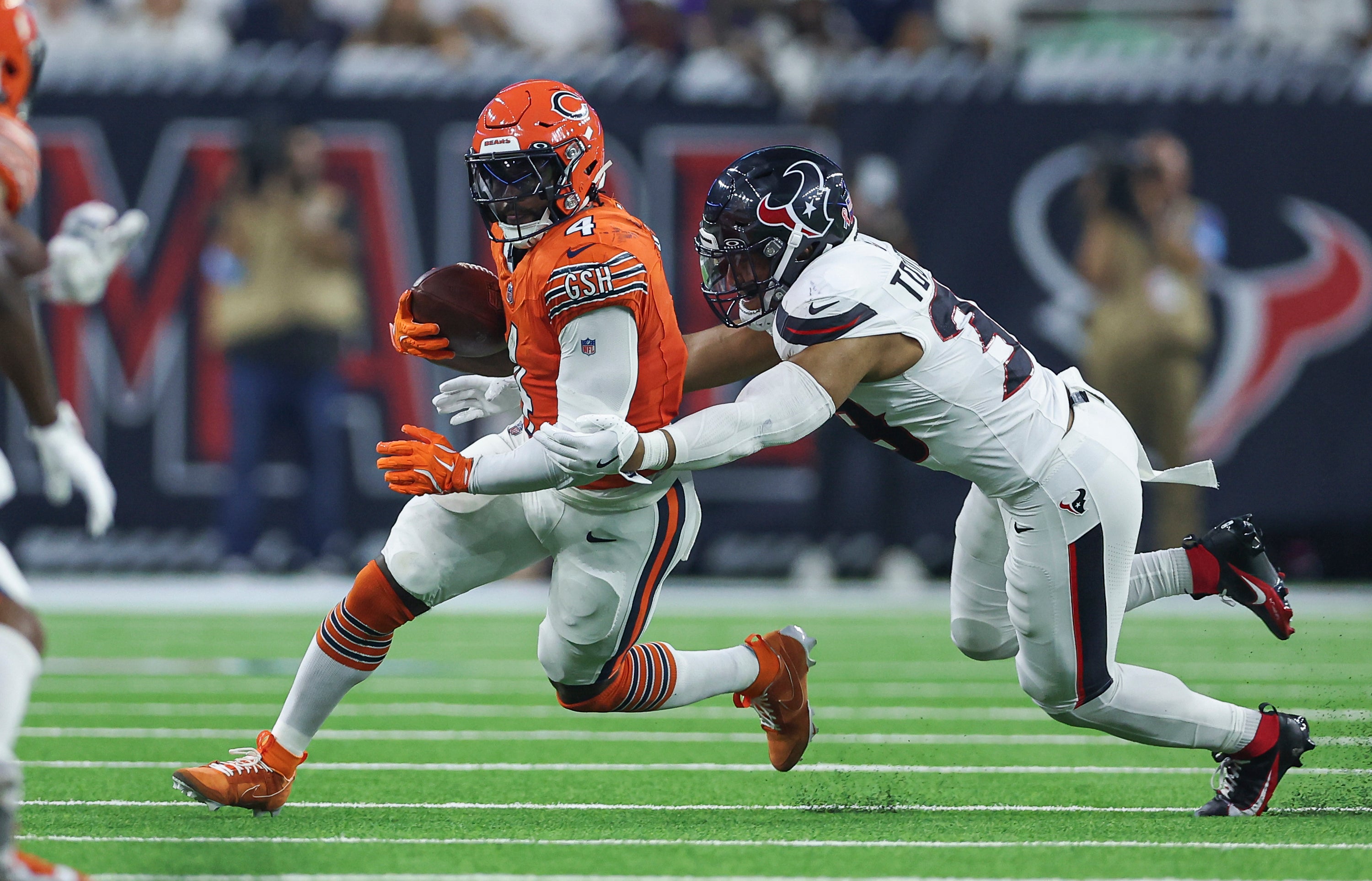 Sep 15, 2024; Houston, Texas, USA; Chicago Bears running back D'Andre Swift (4) runs with the ball as Houston Texans linebacker Henry To'oTo'o (39) attempts to make a tackle during the first quarter at NRG Stadium.