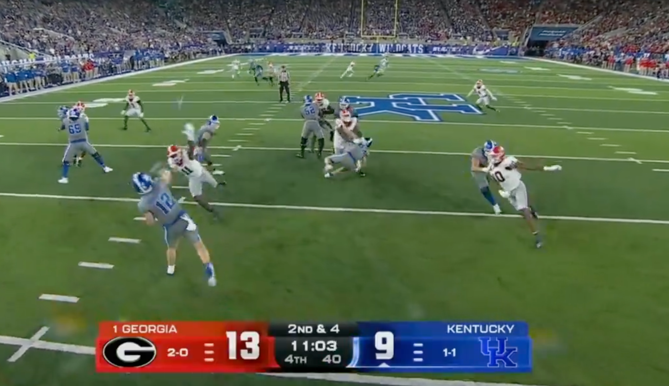 Georgia edge Jalon Walker pressures Kentucky quarterback Brock Vandagriff