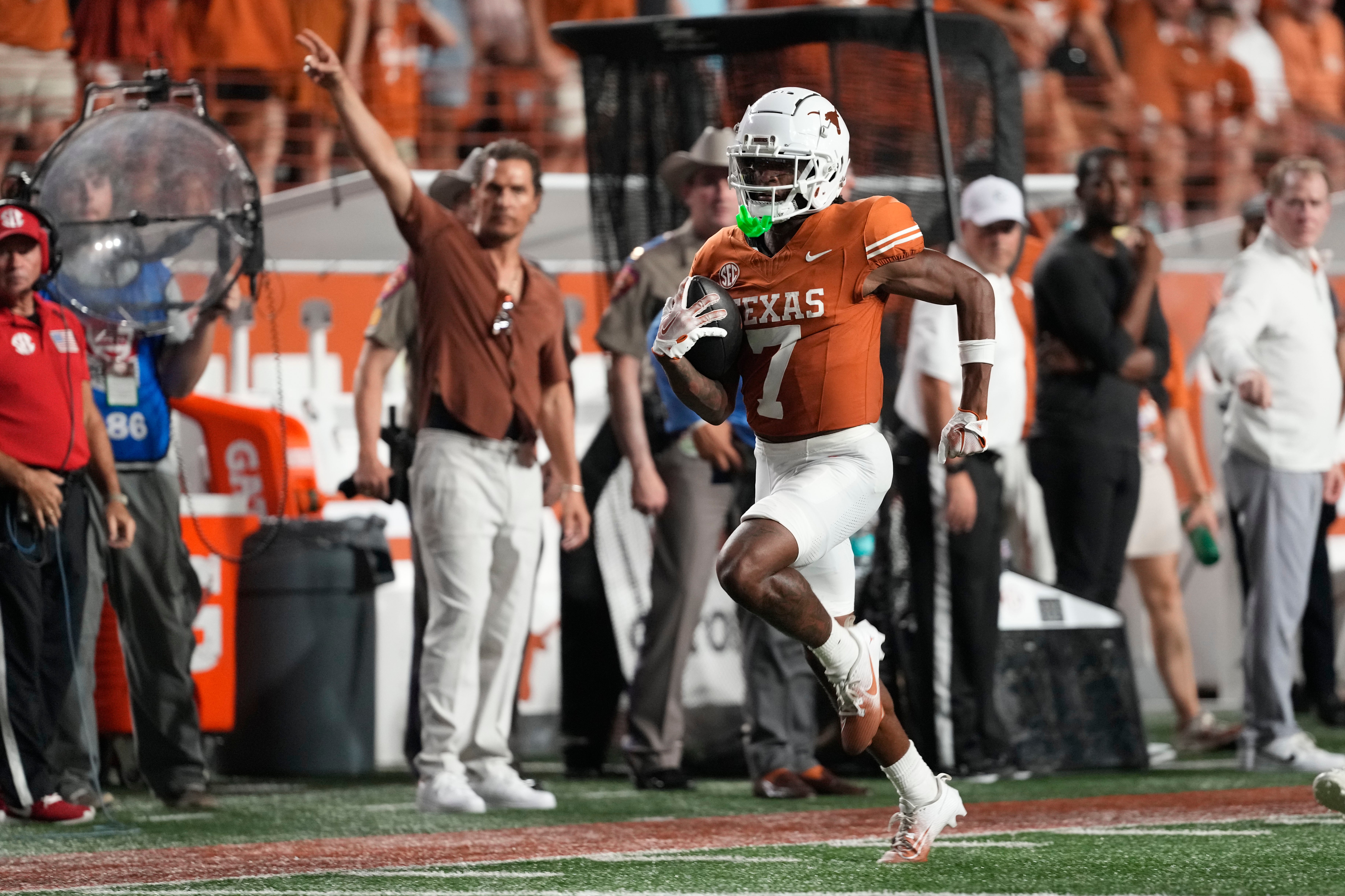 Texas Longhorns wide receiver Isaiah Bond (7)