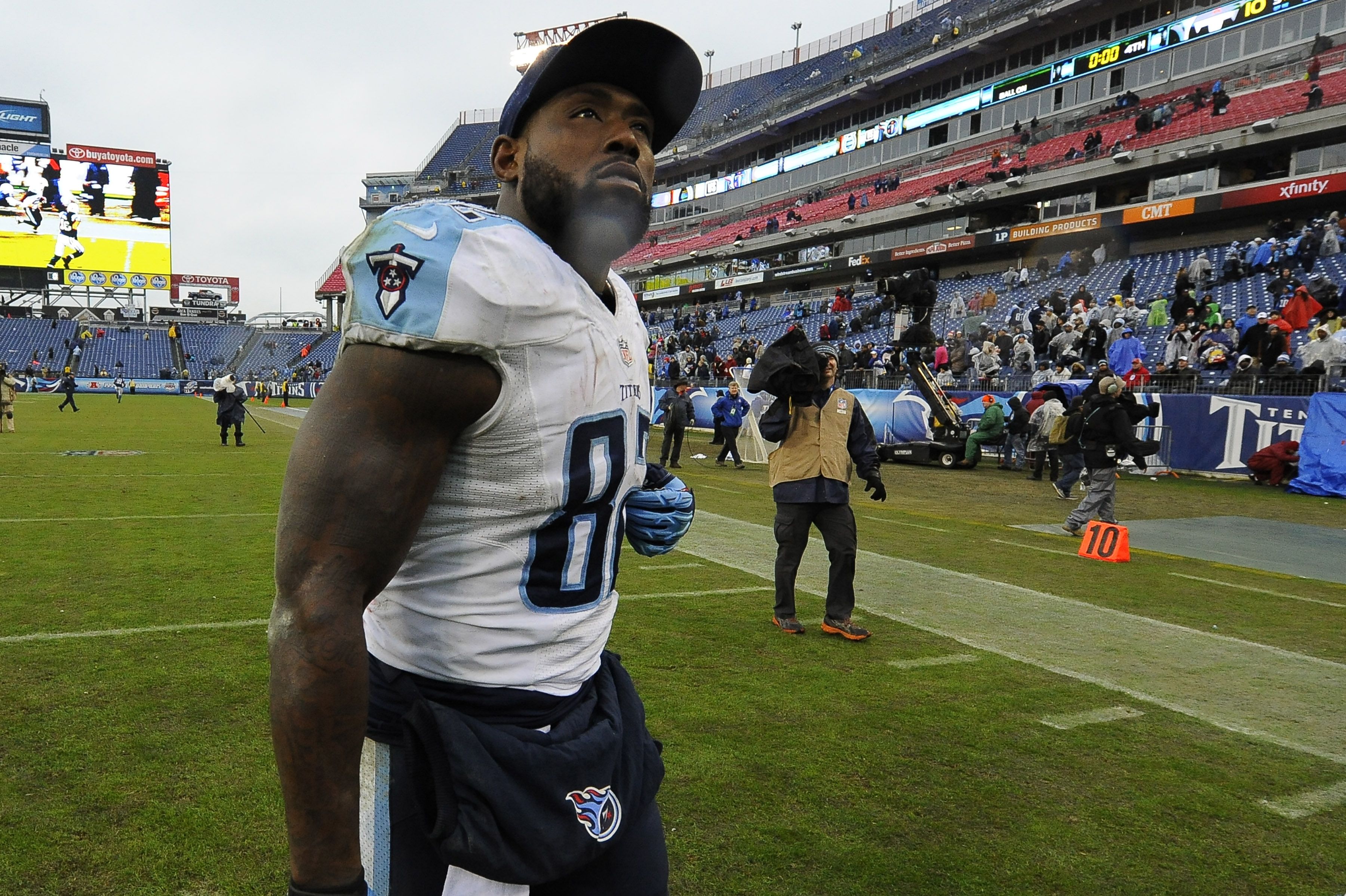 Titans tight end Delanie Walker (82) walks off the field after losing 27 to 10 against the Colts at LP Field Sunday, Dec. 28, 2014, in Nashville, Tenn. Nas Sig Titanscoltsmain122 George Walker IV / tennessean.com-Nashville
