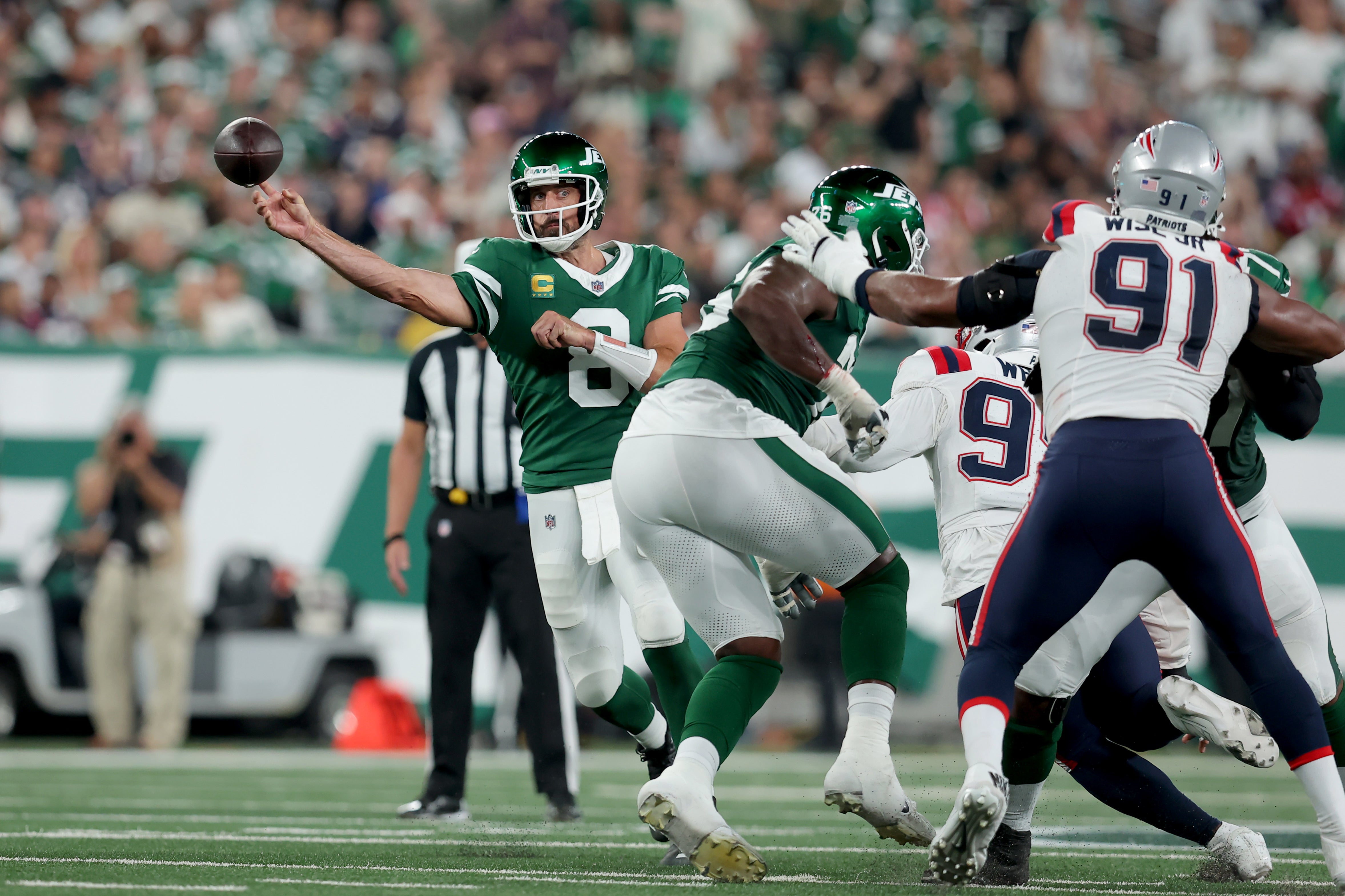 Jets quarterback Aaron Rodgers passes the ball against the New England Patriots during the second quarter at MetLife Stadium.