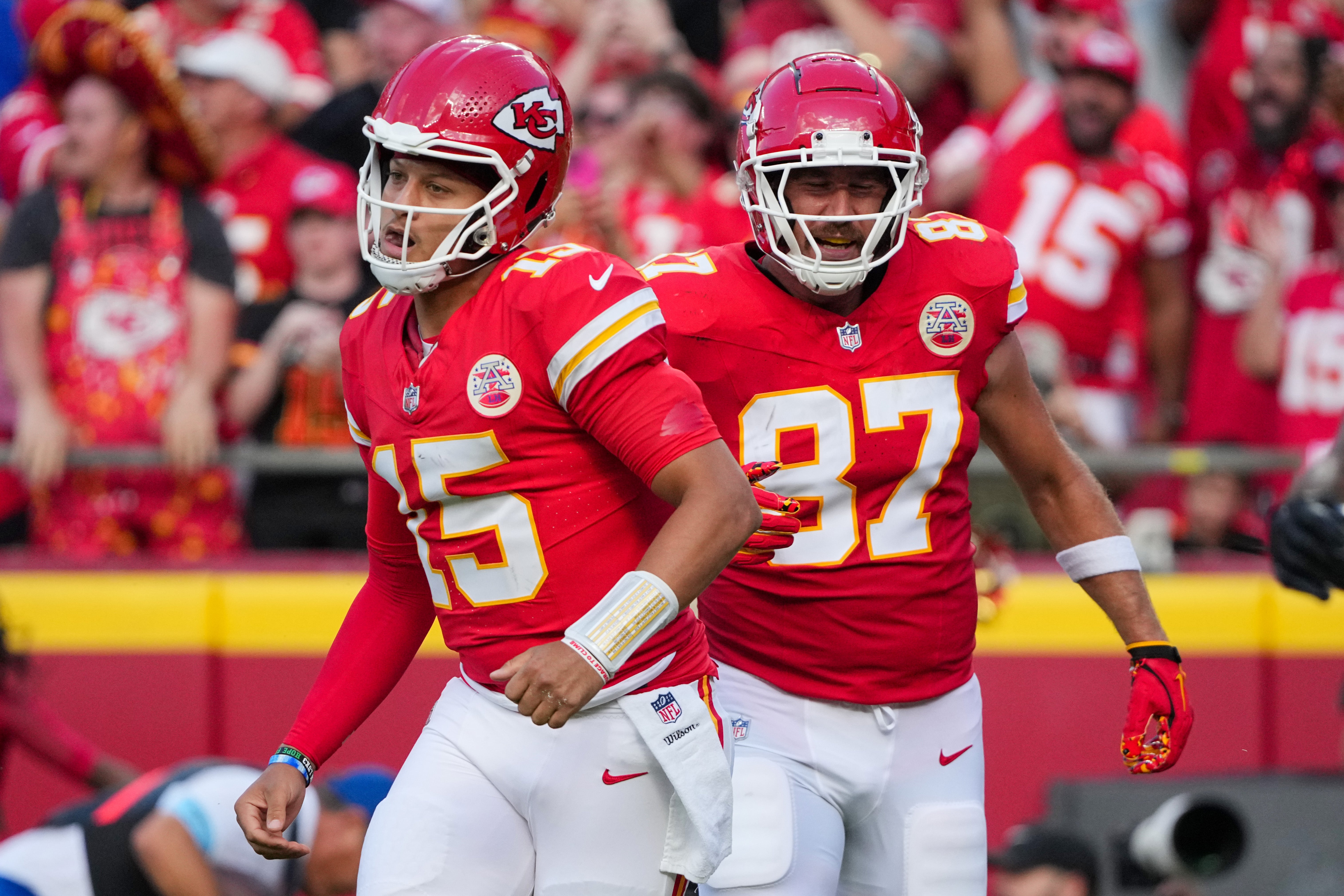 Patrick Mahomes (15) Travis Kelce (87)