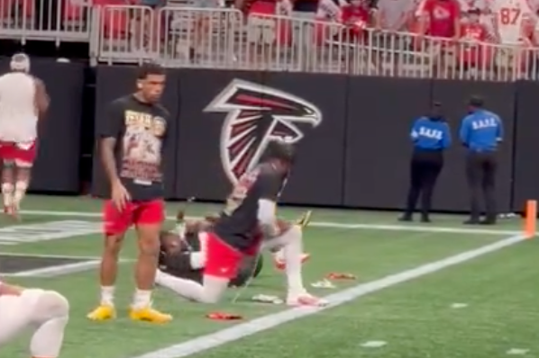 Some members of the Kansas City Chiefs offense wearing Isiah Pacheco shirts