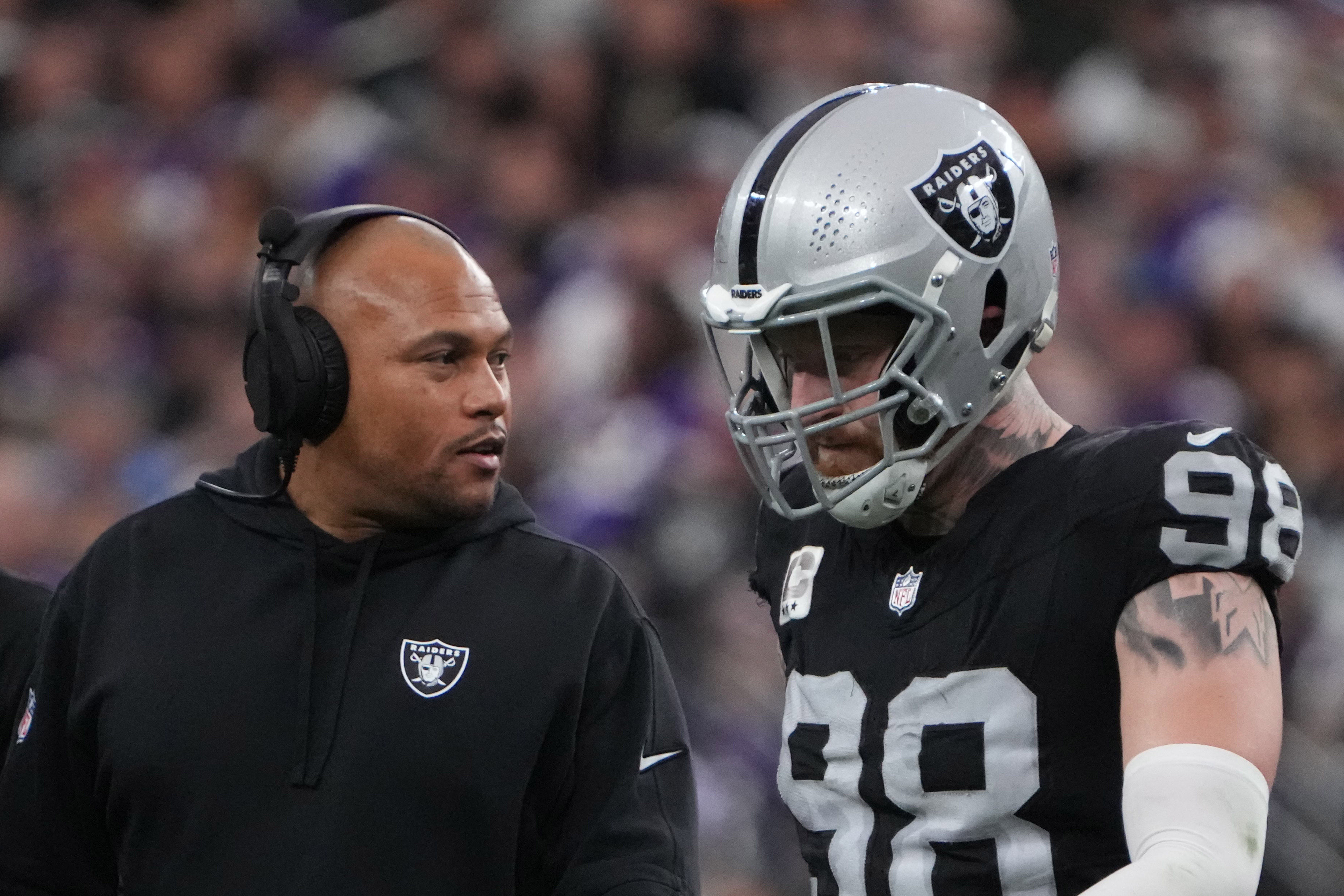 las vegas raiders head coach Antonio Pierce defensive end Maxx Crosby