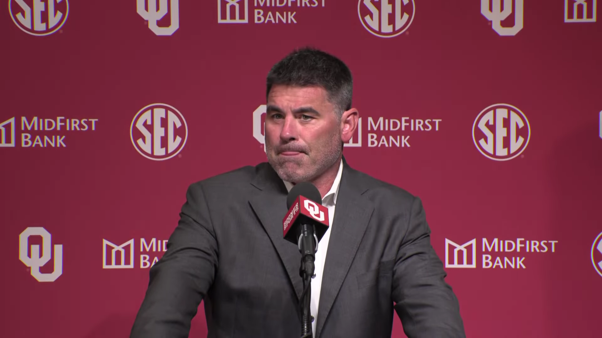 Oklahoma Sooners offensive coordinator Seth Littrell